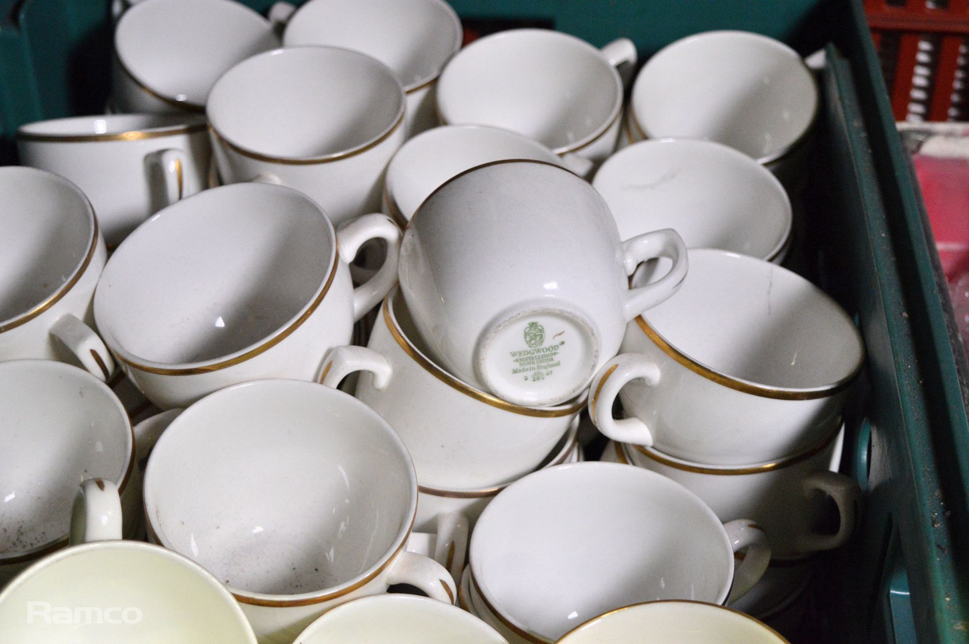 Approx 150 Assorted crockery including cup / saucer / plate / gravy boat - Image 4 of 5