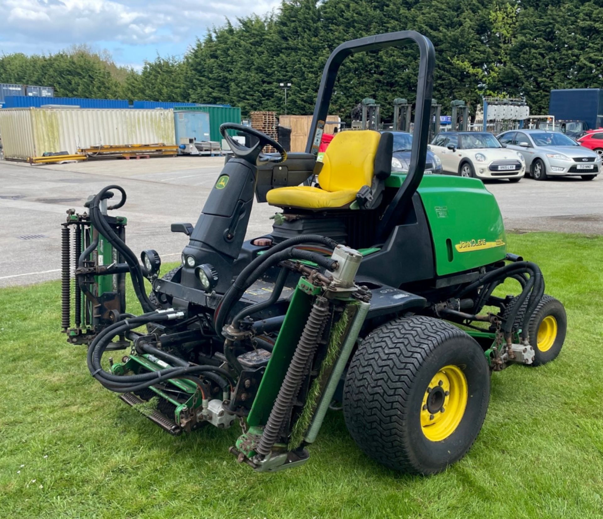 John Deere 3225c Commercial Mower - Yanmar diesel engine - 1955 hours - Hydraulic lifts on cutters - Image 6 of 21