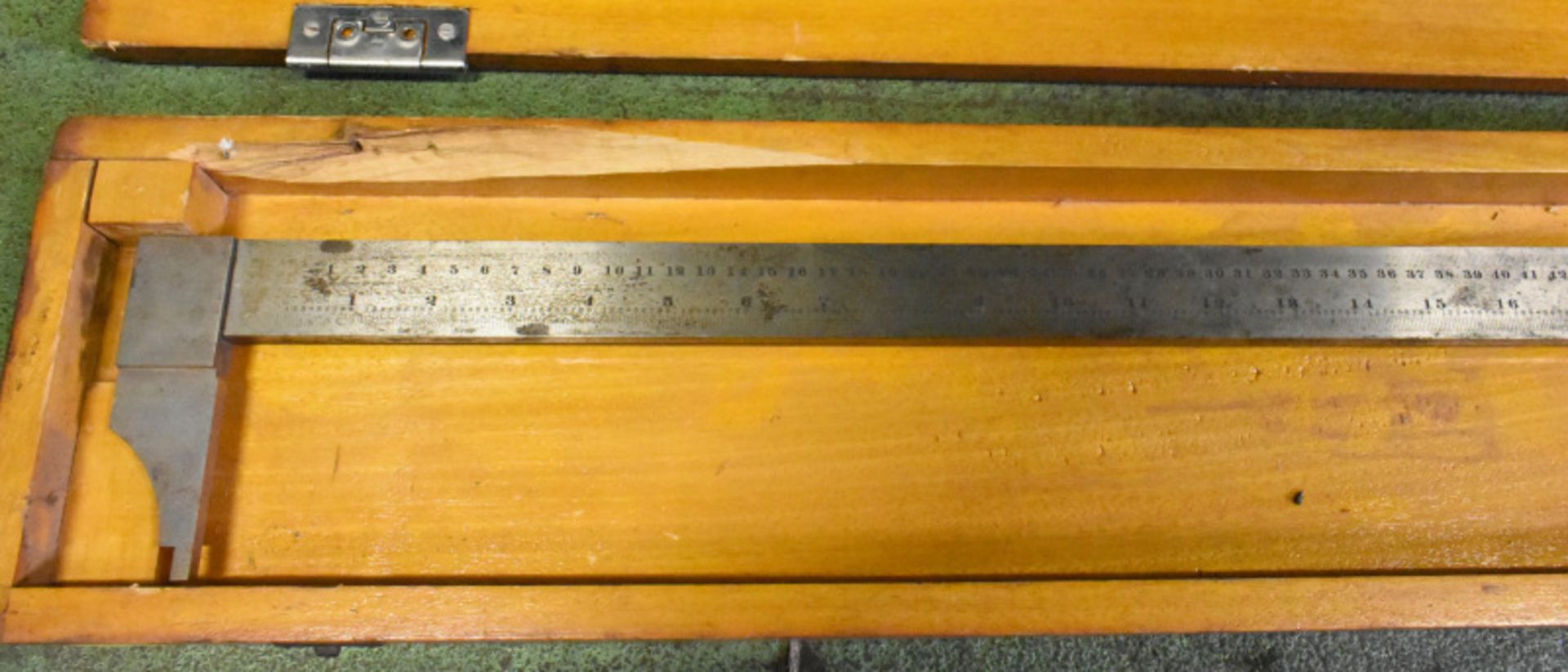 Chesterman large vernier caliper - imperial - Image 2 of 4