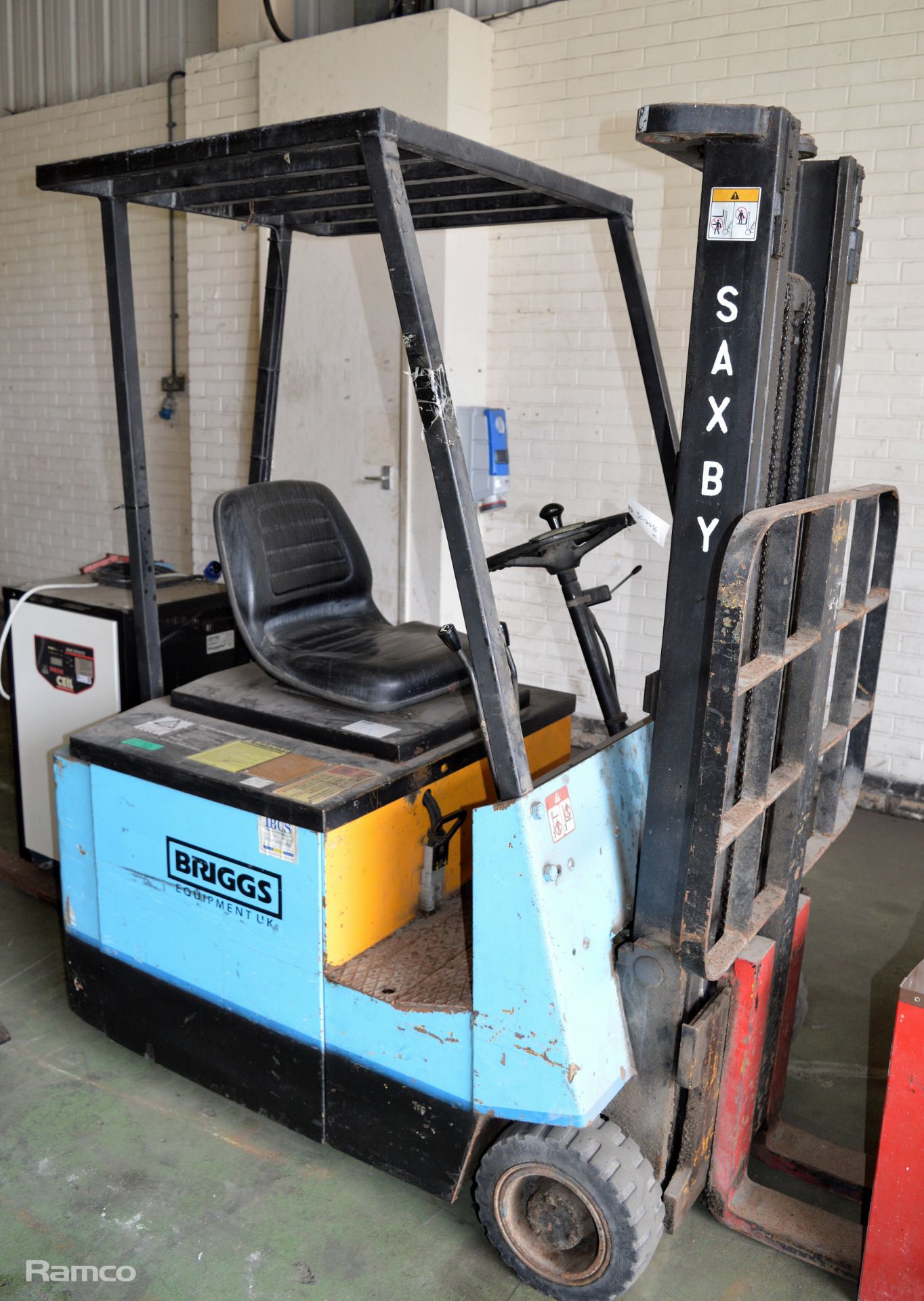 Saxby SX24 forklift 110 x 160 x230 forks 1070mm lift capacity 1200kg - Image 2 of 12