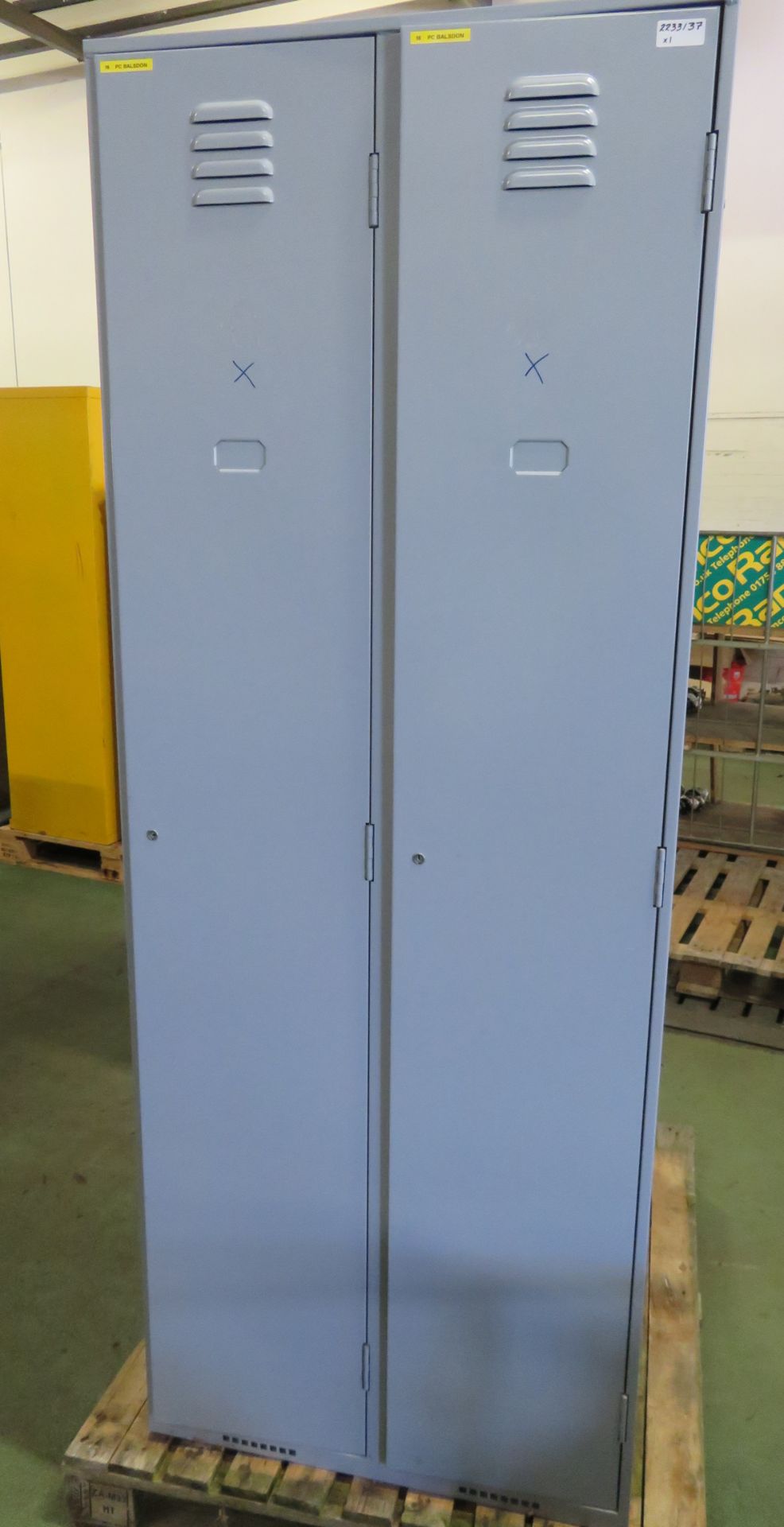2x Metal double lockers - light grey - L76 x W51 x H201cm - Image 2 of 7