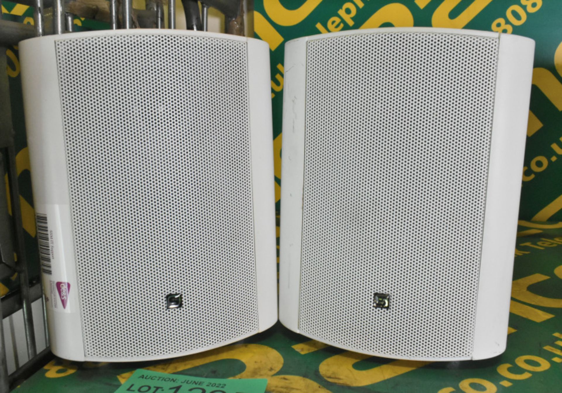 1 pair of wall mountable speakers