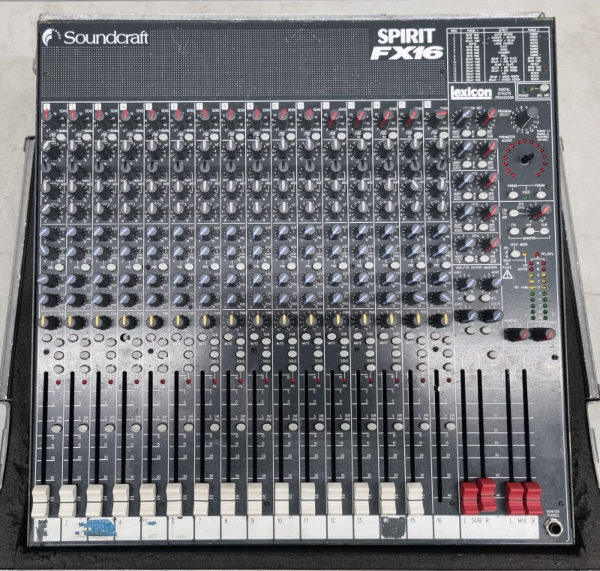 Soundcraft Spirit FX16 mixer in flight case