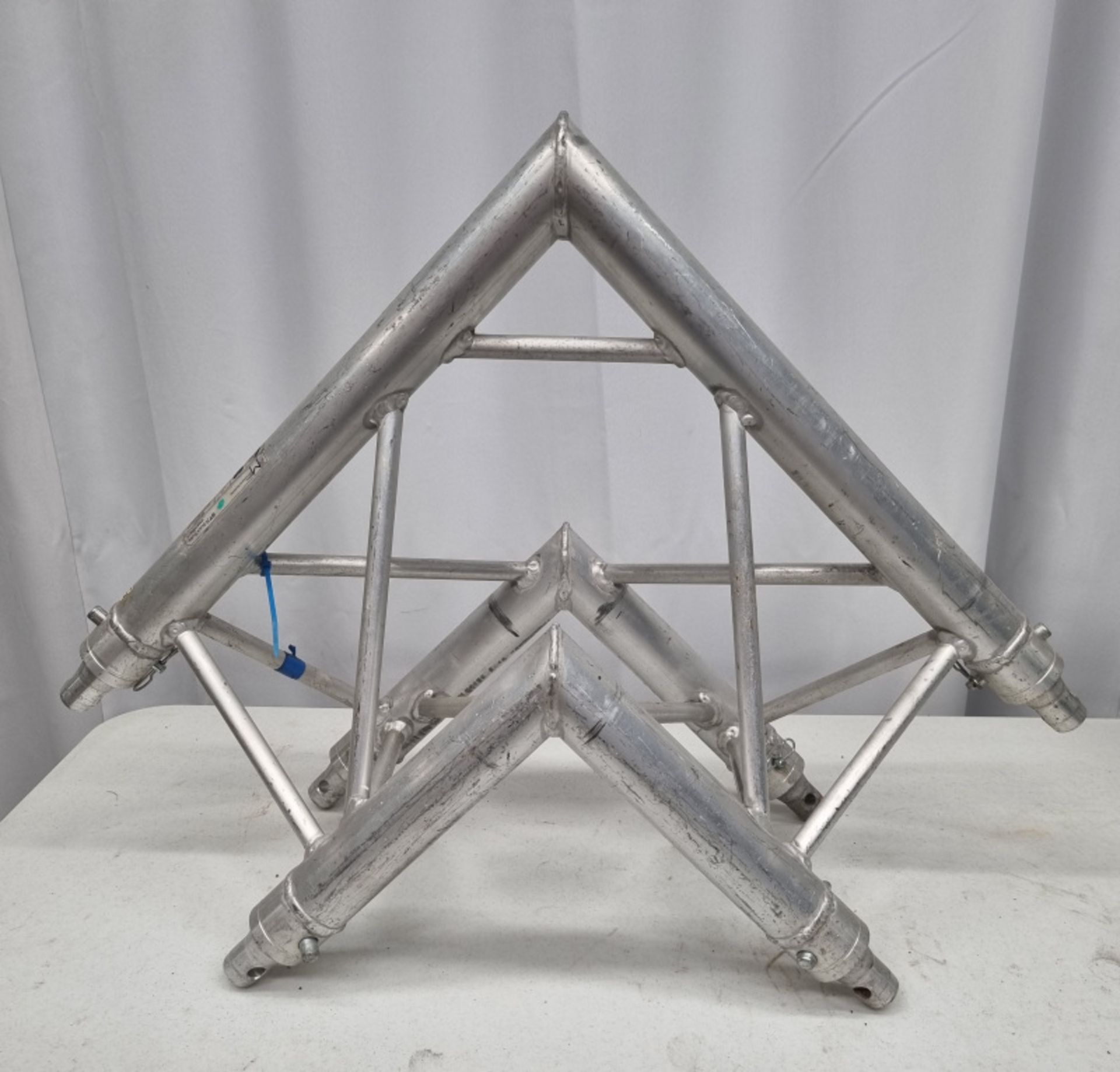 4 x Milos ACF24 pro-30 triangle F truss- corner apex up - Image 2 of 3