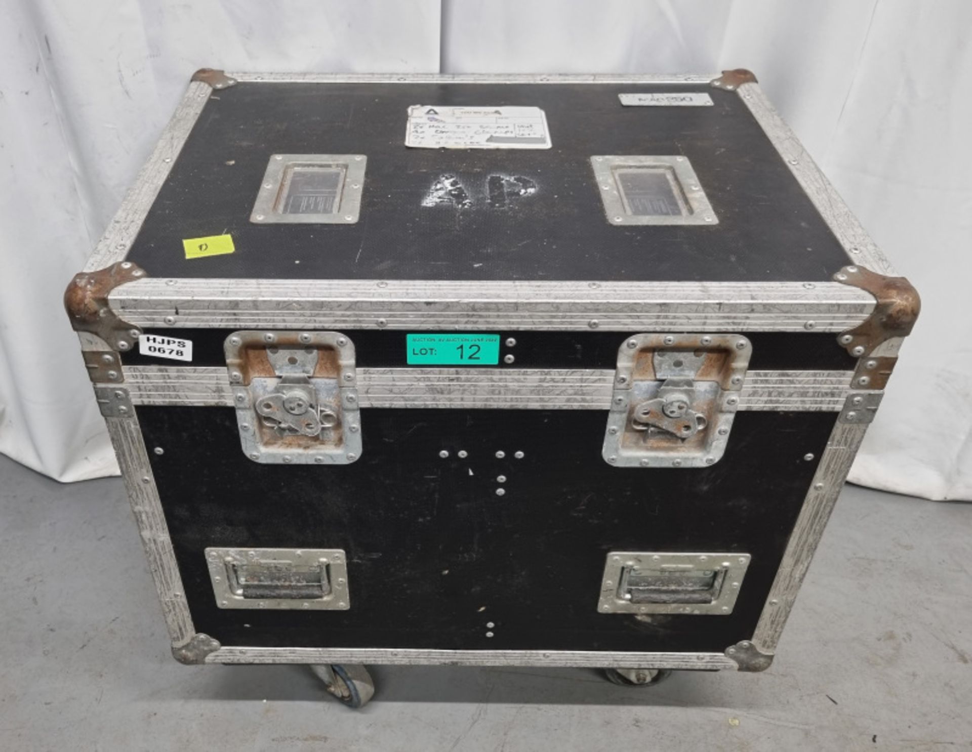 2 x Martin MAC250 Wash beam with flight case - Image 6 of 6