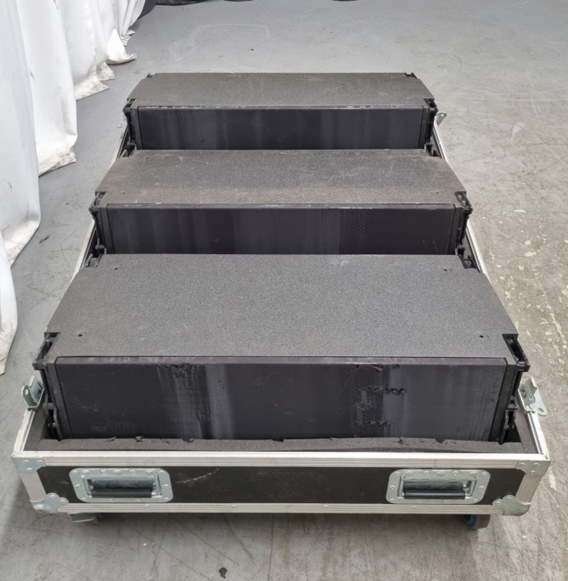 3 x RCF TTL33/WP 3-way active line array module in flight case - Image 2 of 4