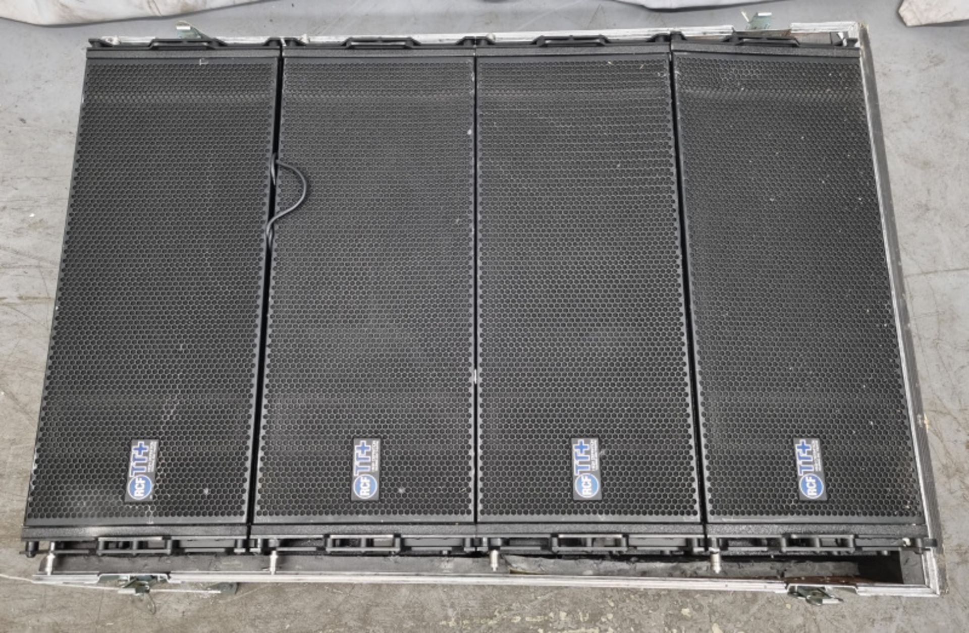 4 x RCF TTL33A 3-way active line array module with flying frame in flight case