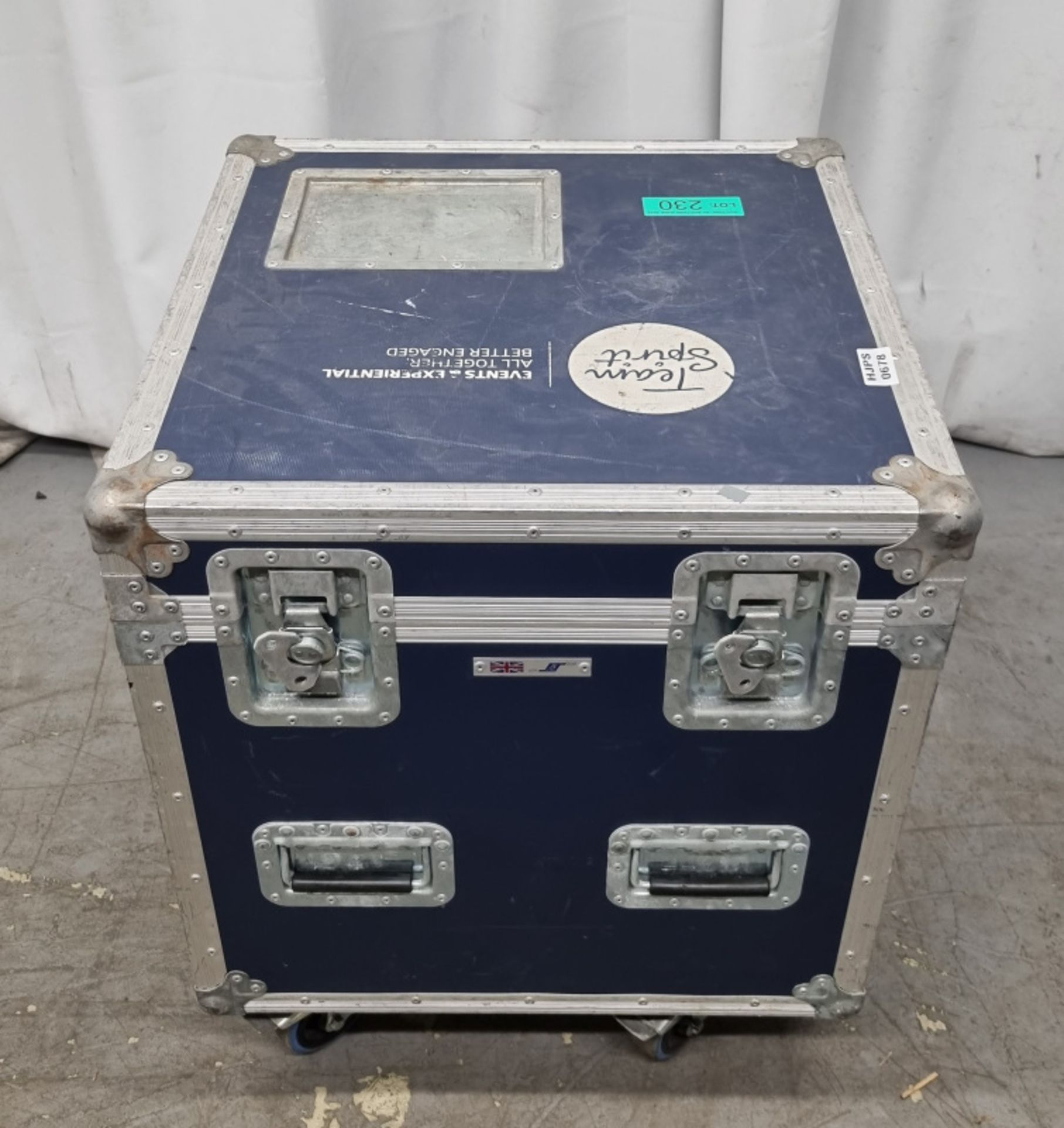 Flight Case - L 59cm x W 59cm x H 73cm