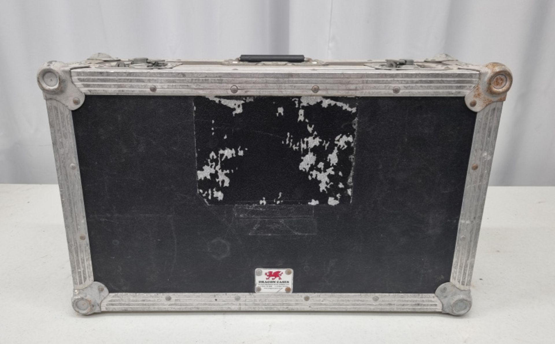 Flight Case - L 58cm x W 19cm x H 36cm