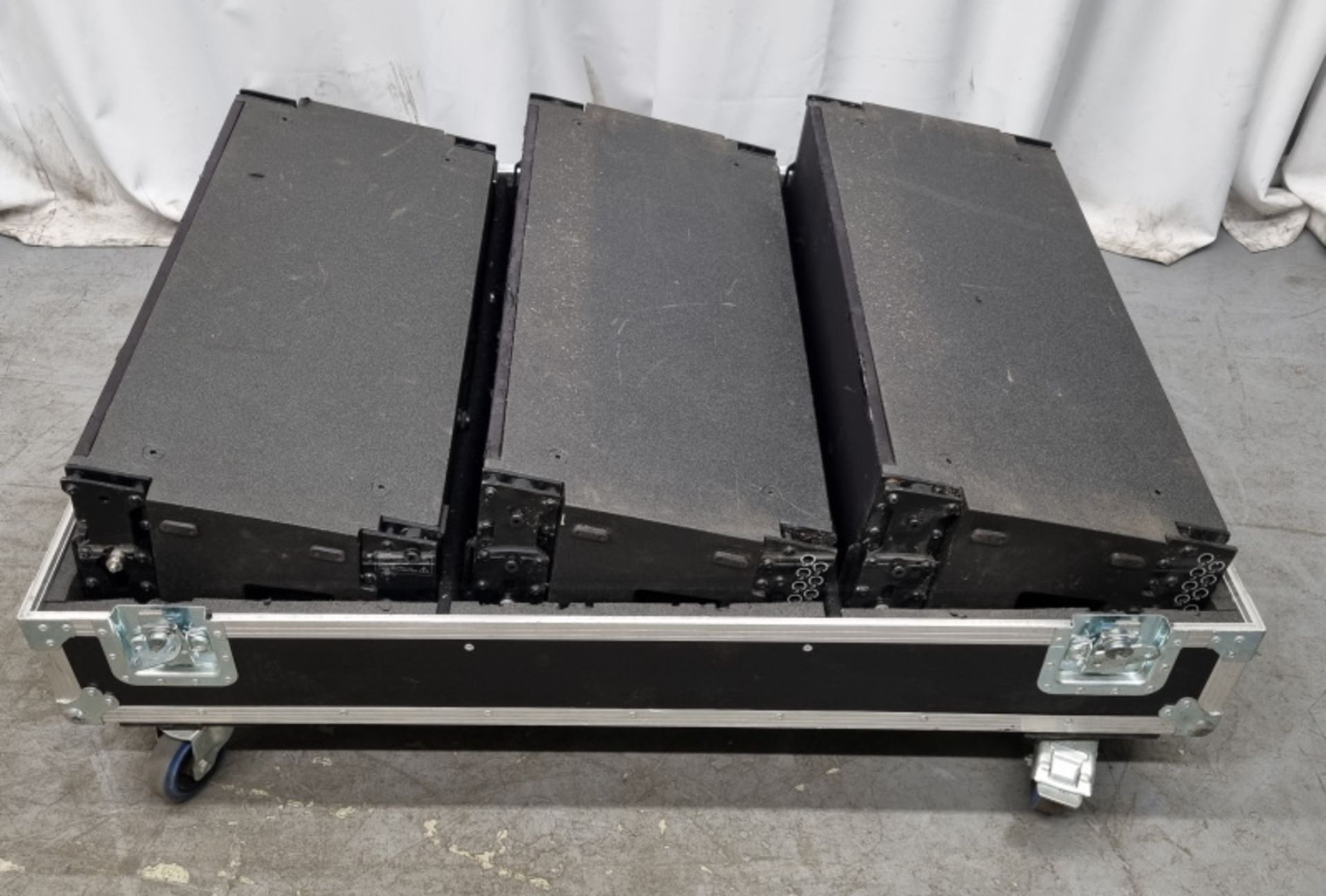 3 x RCF TTL33/WP 3-way active line array module in flight case