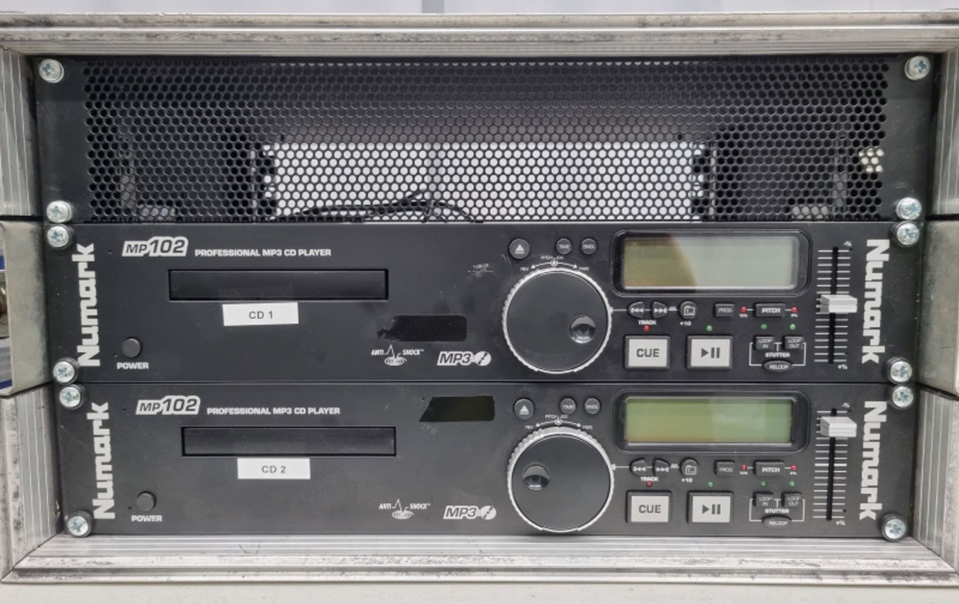 2 x numark mp102 CD players in flight case