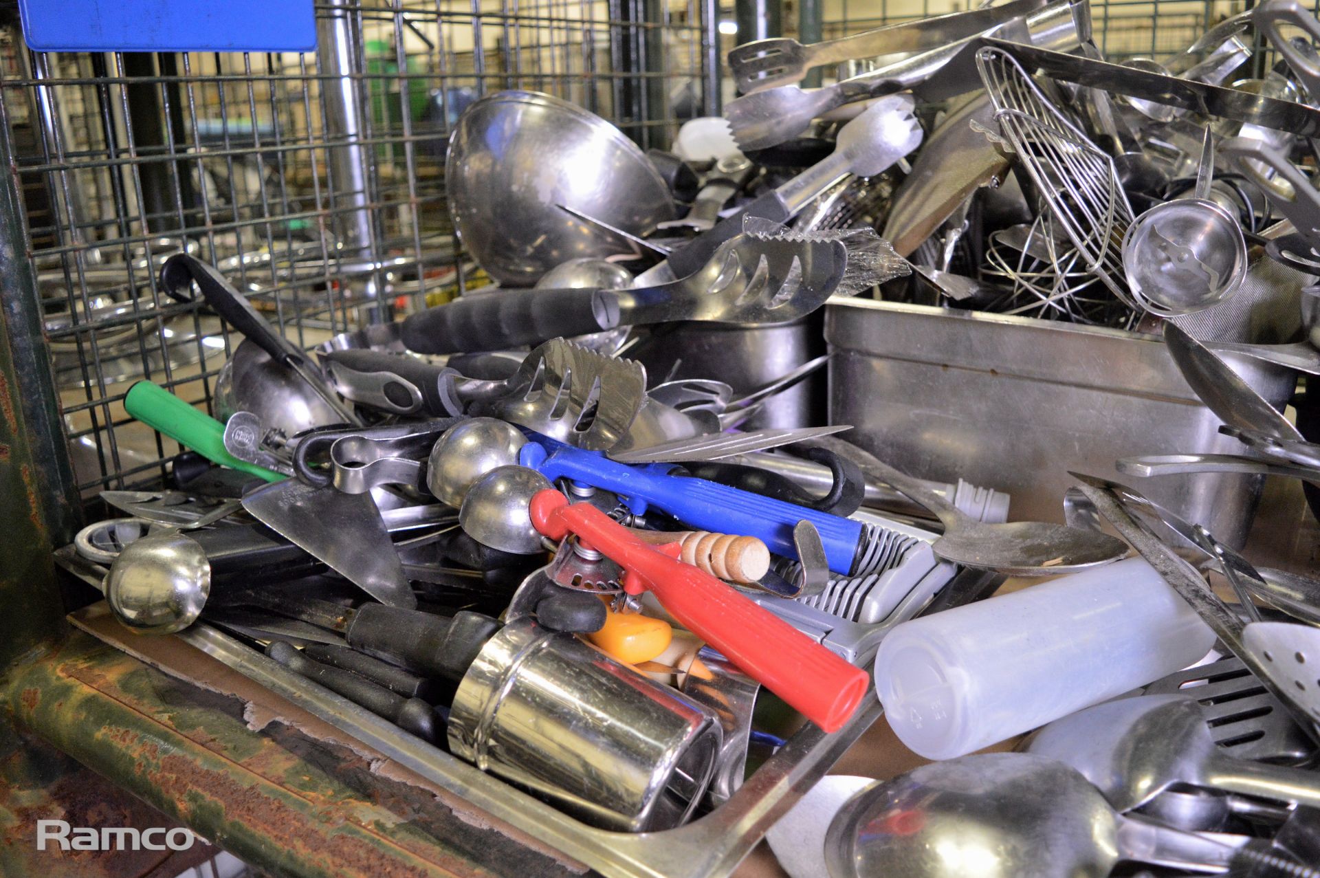 Various Cooking utensils & pans - Image 2 of 5