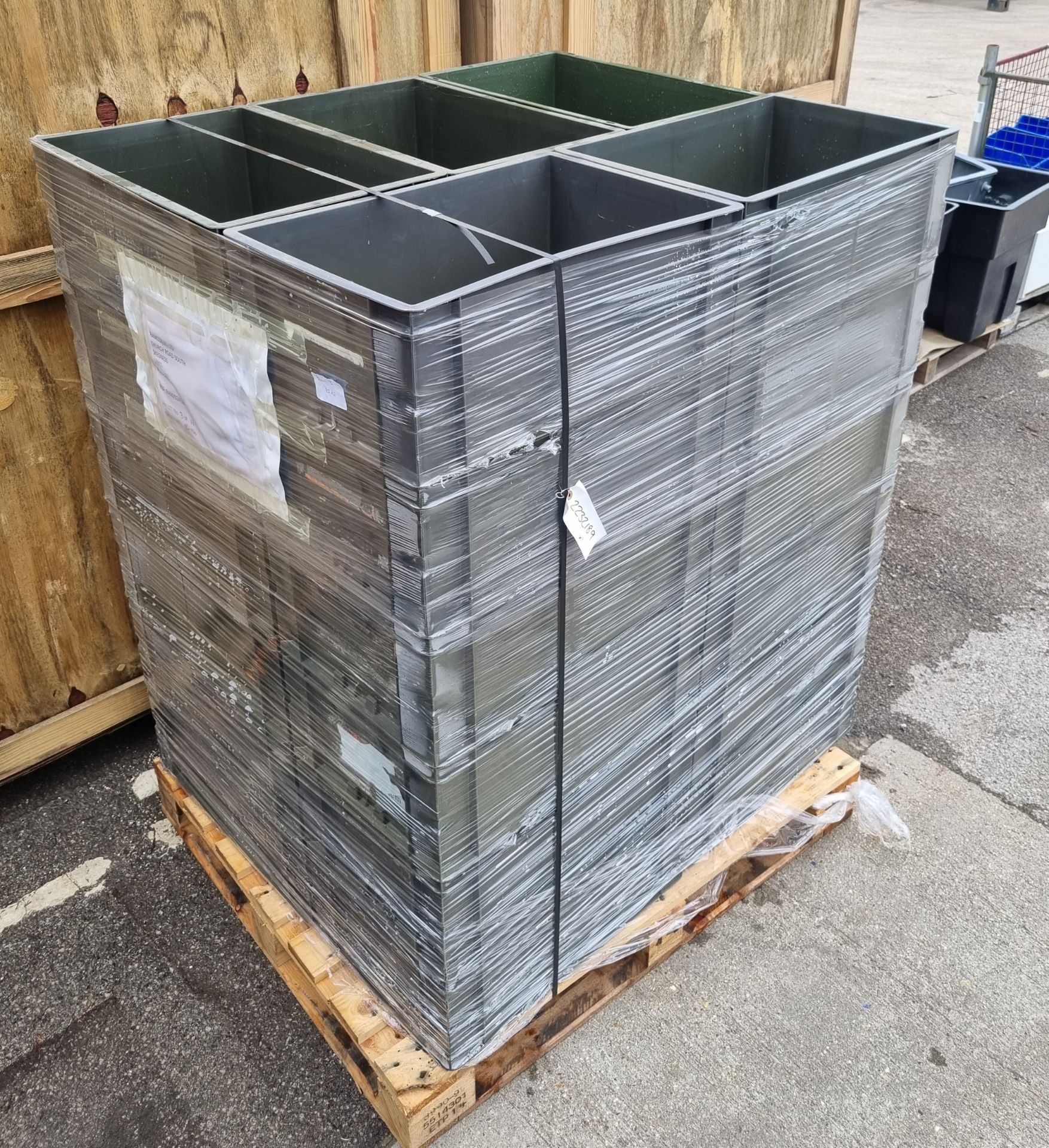 30x Plastic storage boxes - stackable - 60 x 40 x 20 cm - Image 3 of 4