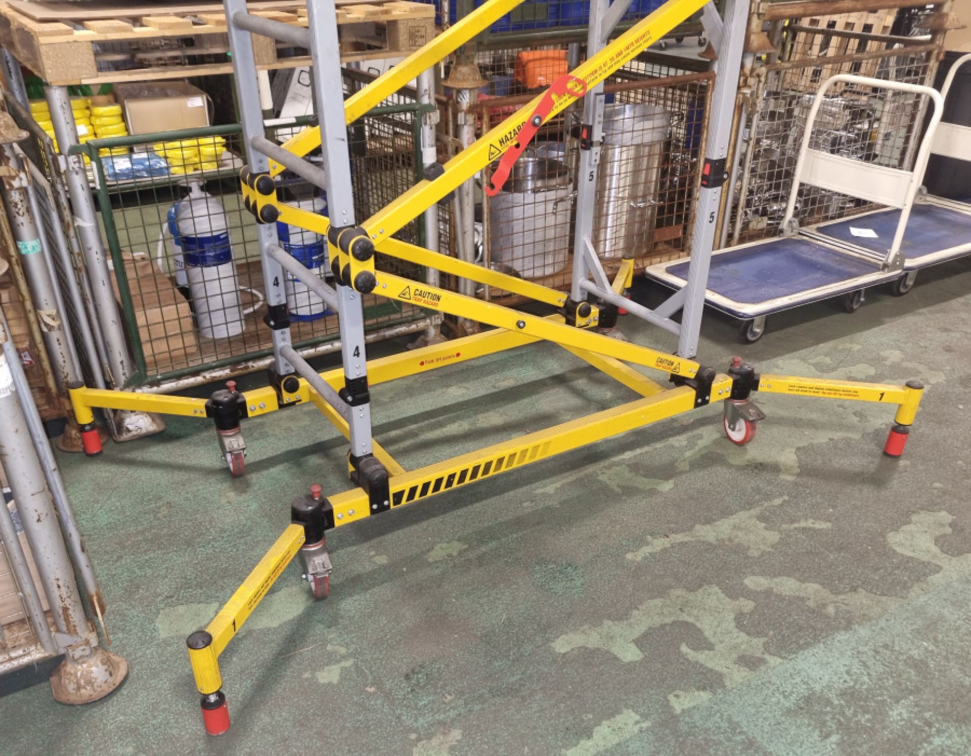 Ugo razor deck self erecting tower L76 x W140 x H160 cm - Platform 2M SWH - Image 2 of 5