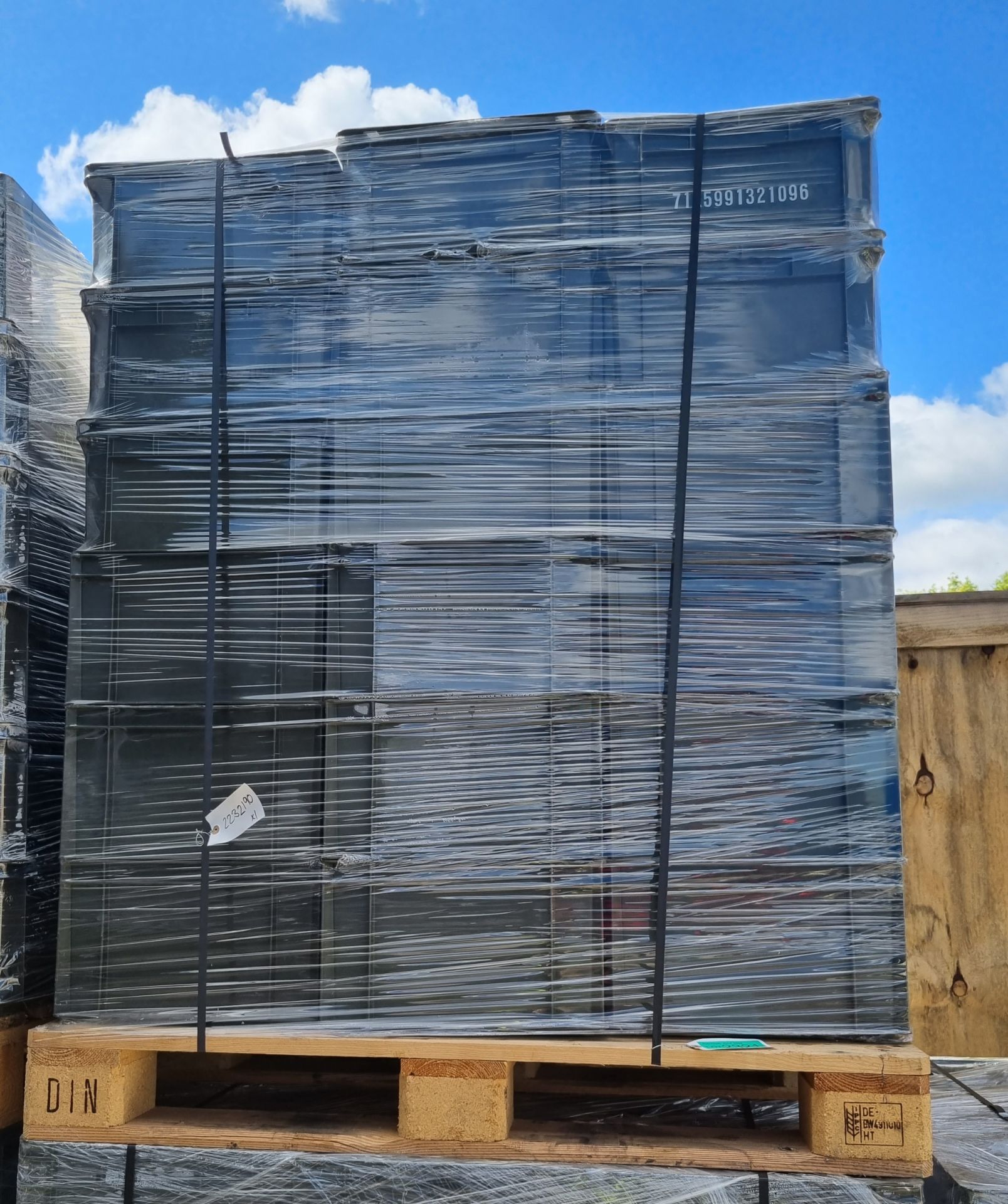 45x Plastic storage boxes - stackable - 40 x 30 x 20 cm - Image 4 of 4