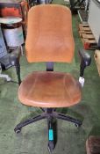 Tan leatherette swivel office chair