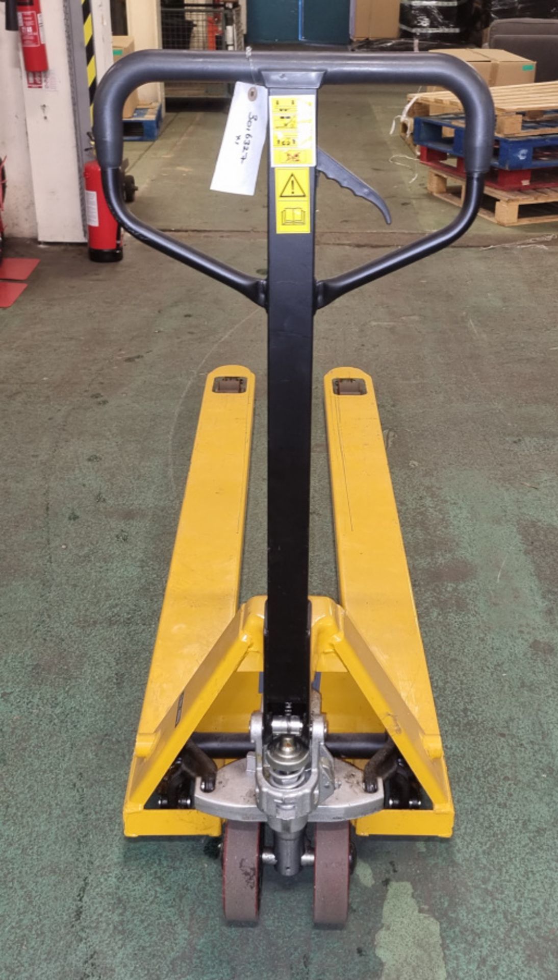 Extra long tine pallet truck - L 54 x W 236 x H 124 cm - Image 4 of 5