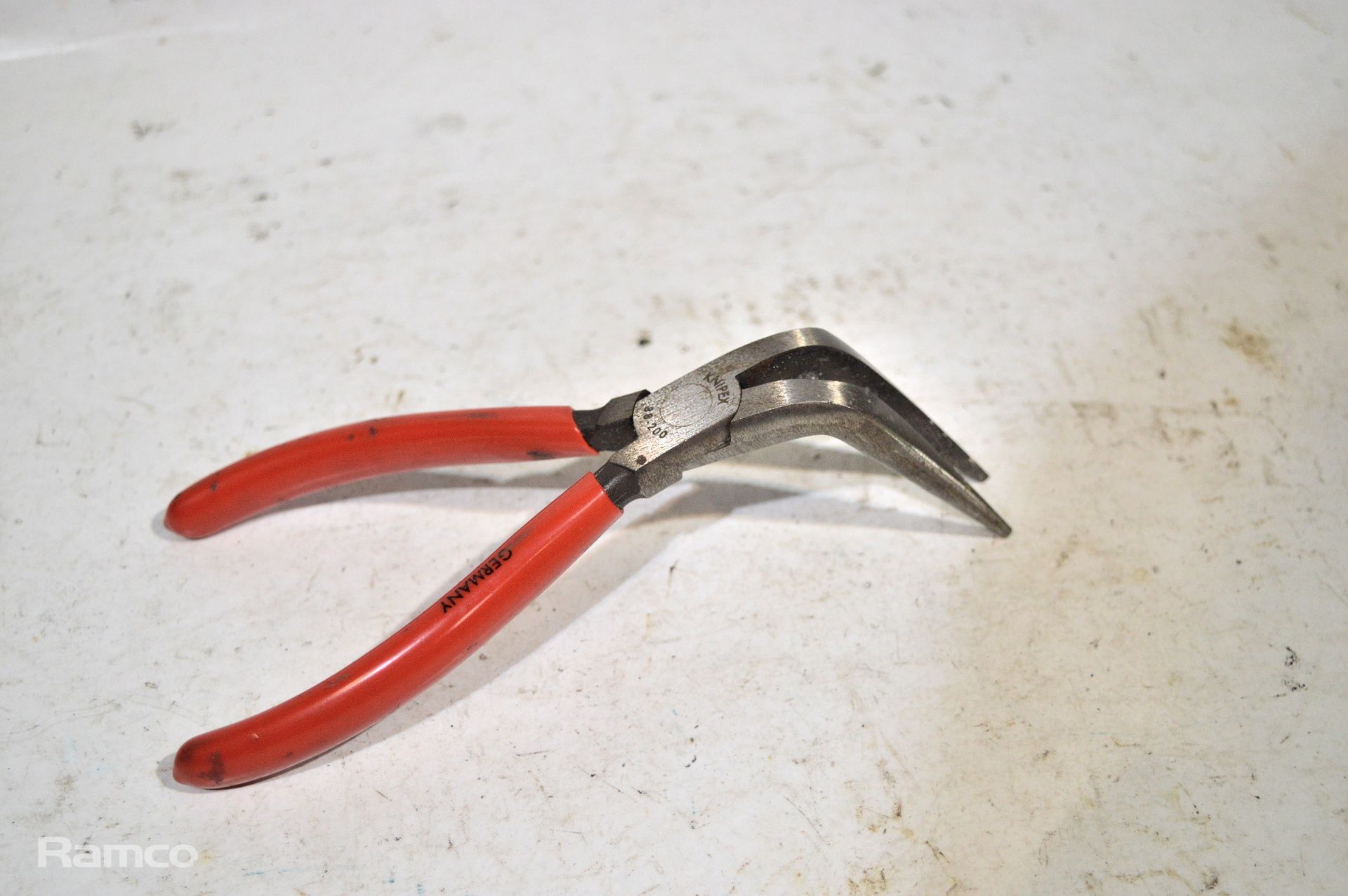 11x Long nosed curved pliers - Image 3 of 3