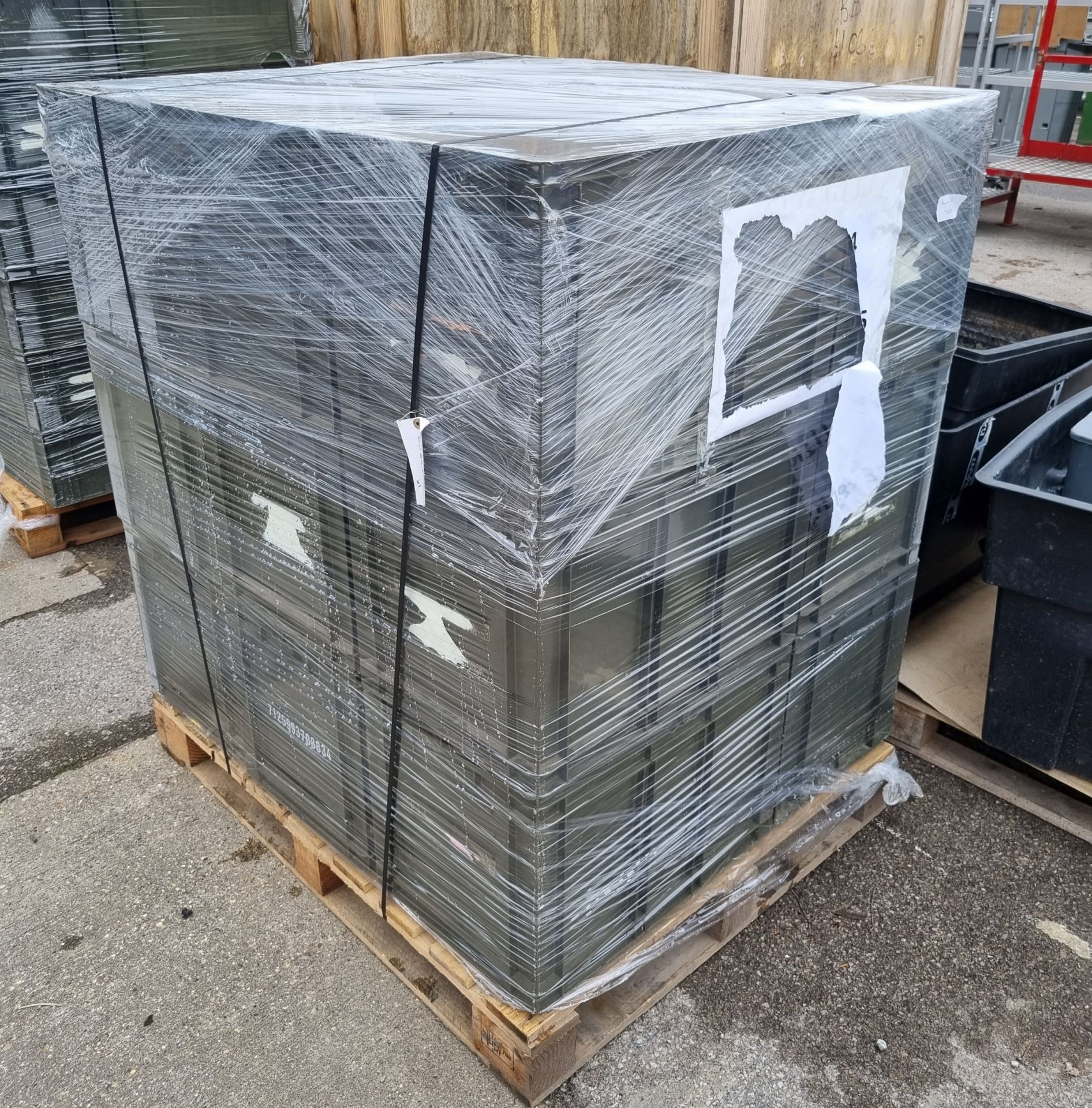 15x Plastic storage boxes - stackable - 60 x 40 x 40 cm - Image 2 of 4