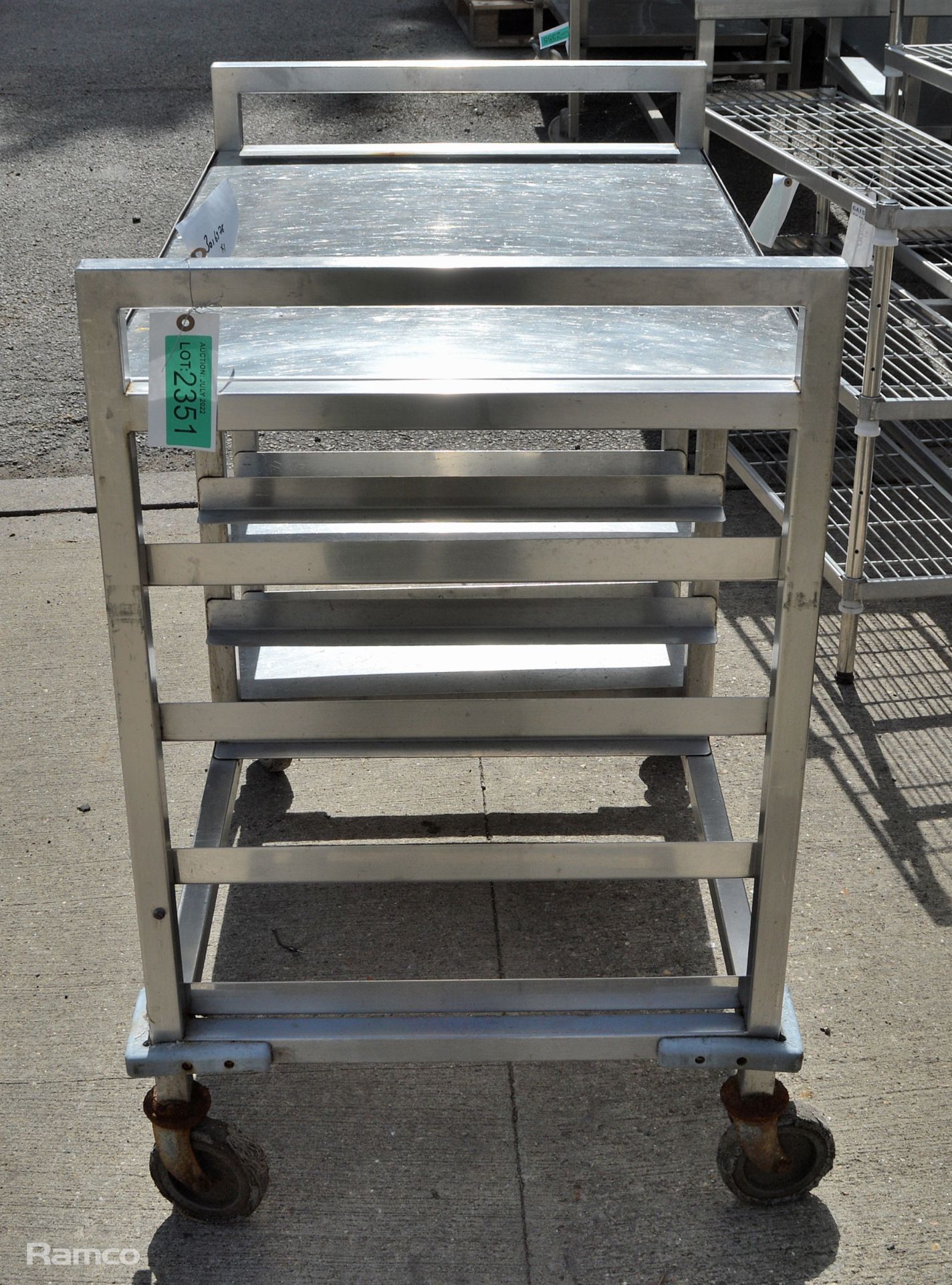 Catering trolley with 7x tray storage L 93 x W 59 x H 95 cm - Image 3 of 5