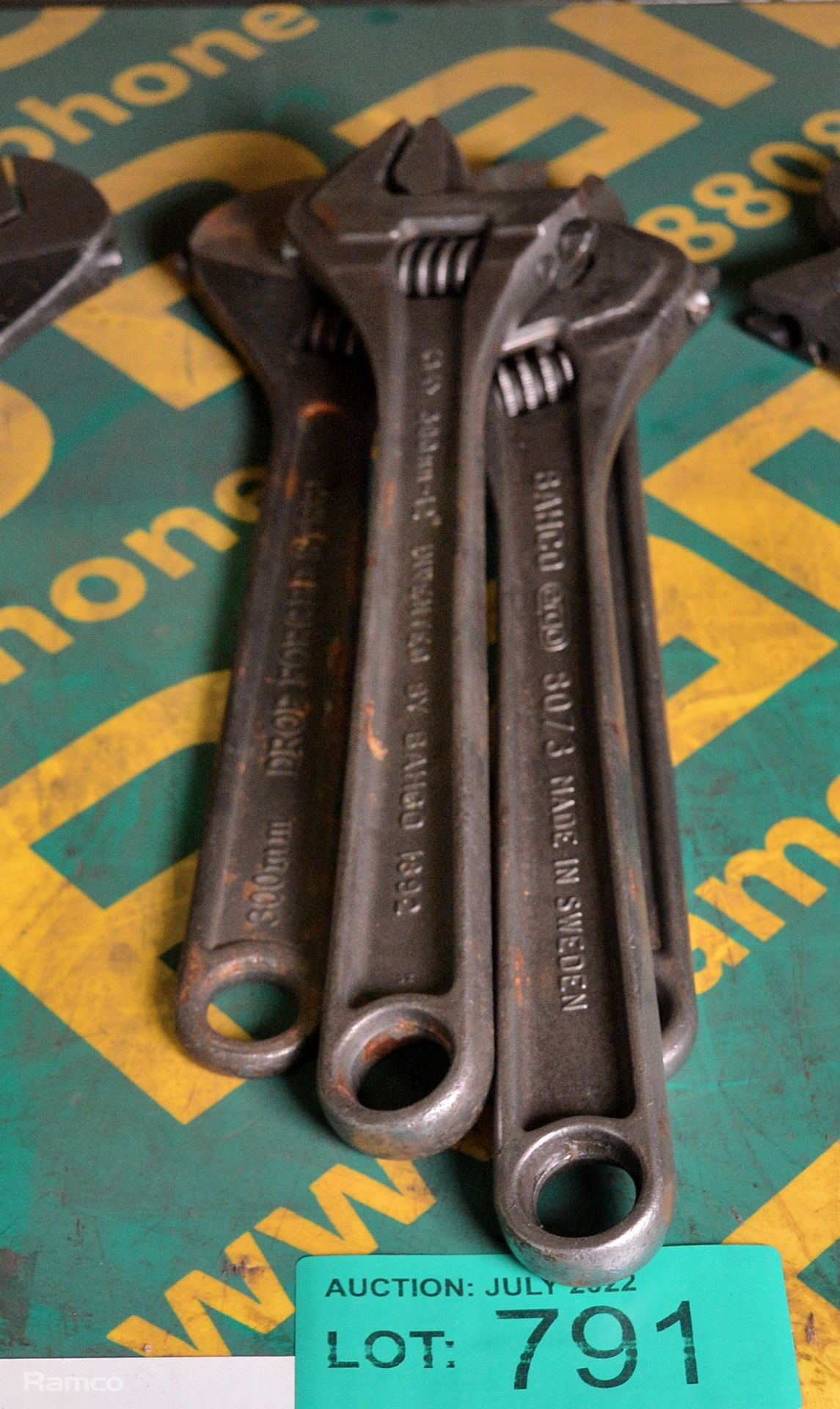 4x Adjustable wrenches