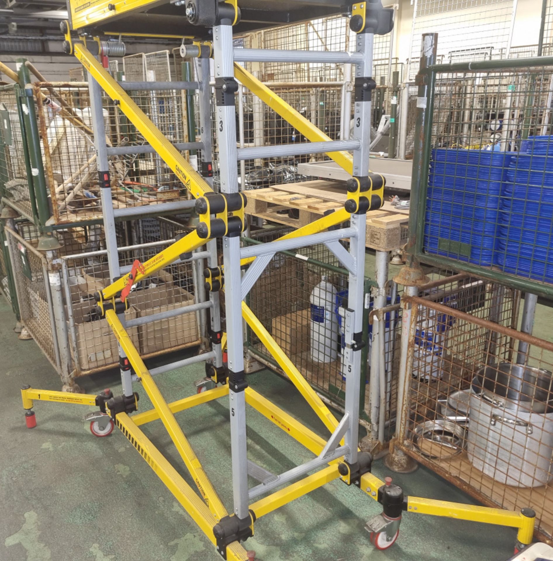 Ugo razor deck self erecting tower L76 x W140 x H160 cm - Platform 2M SWH - Image 4 of 5