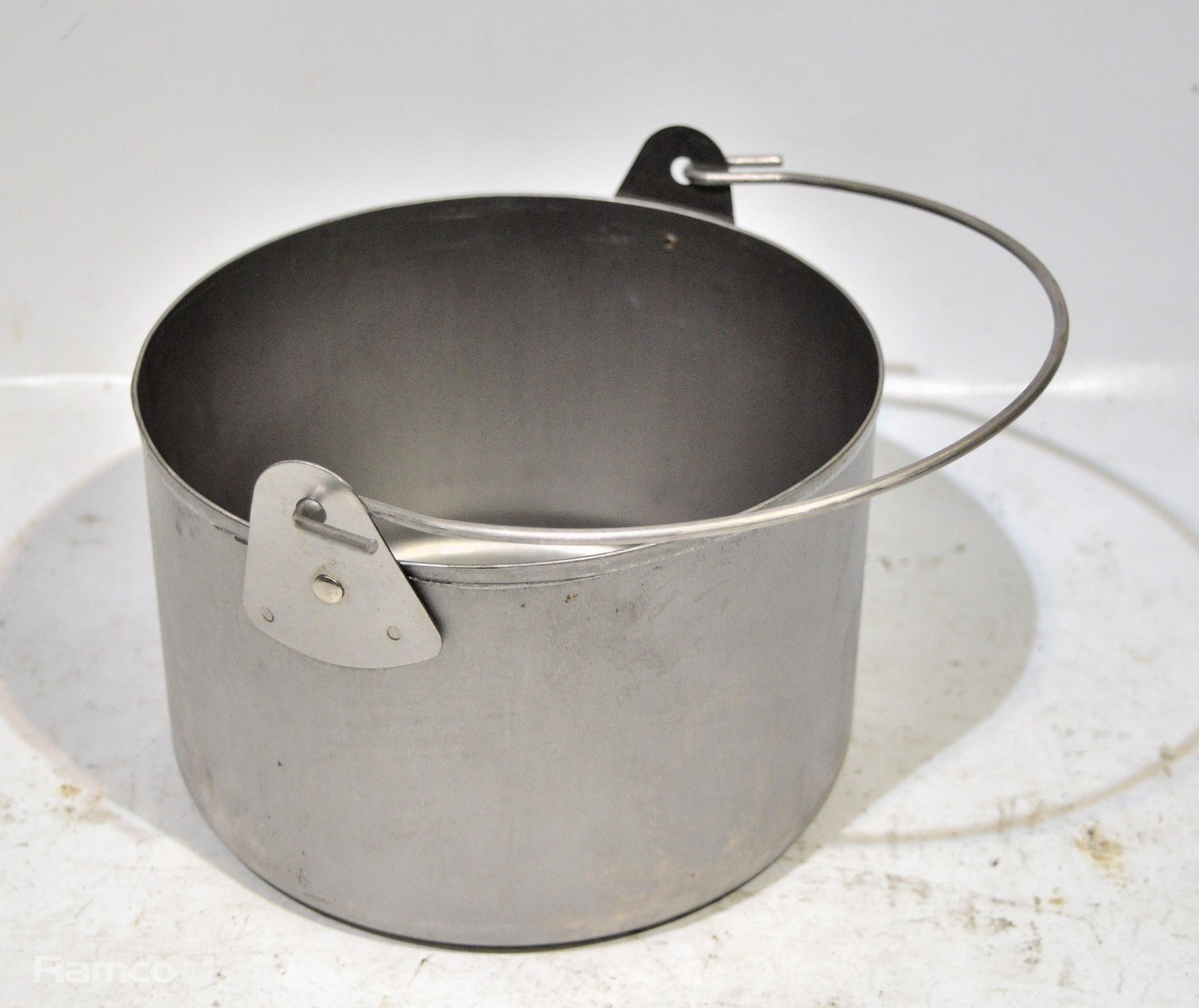 7x Metal Paint kettle 1ltr - Image 2 of 3