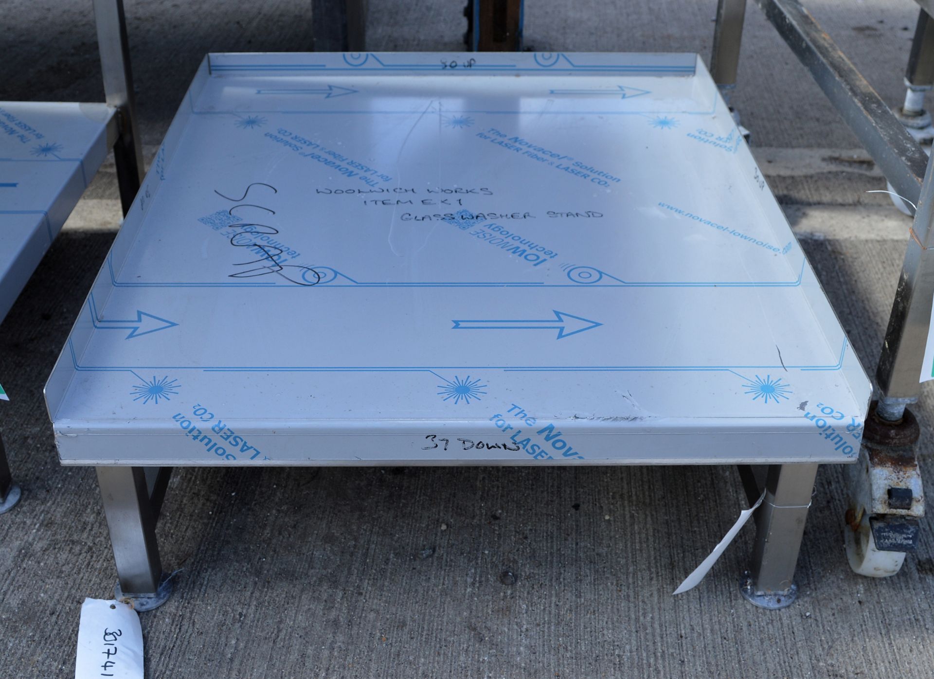 Stainless Steel table - L60 x D70 x H25cm