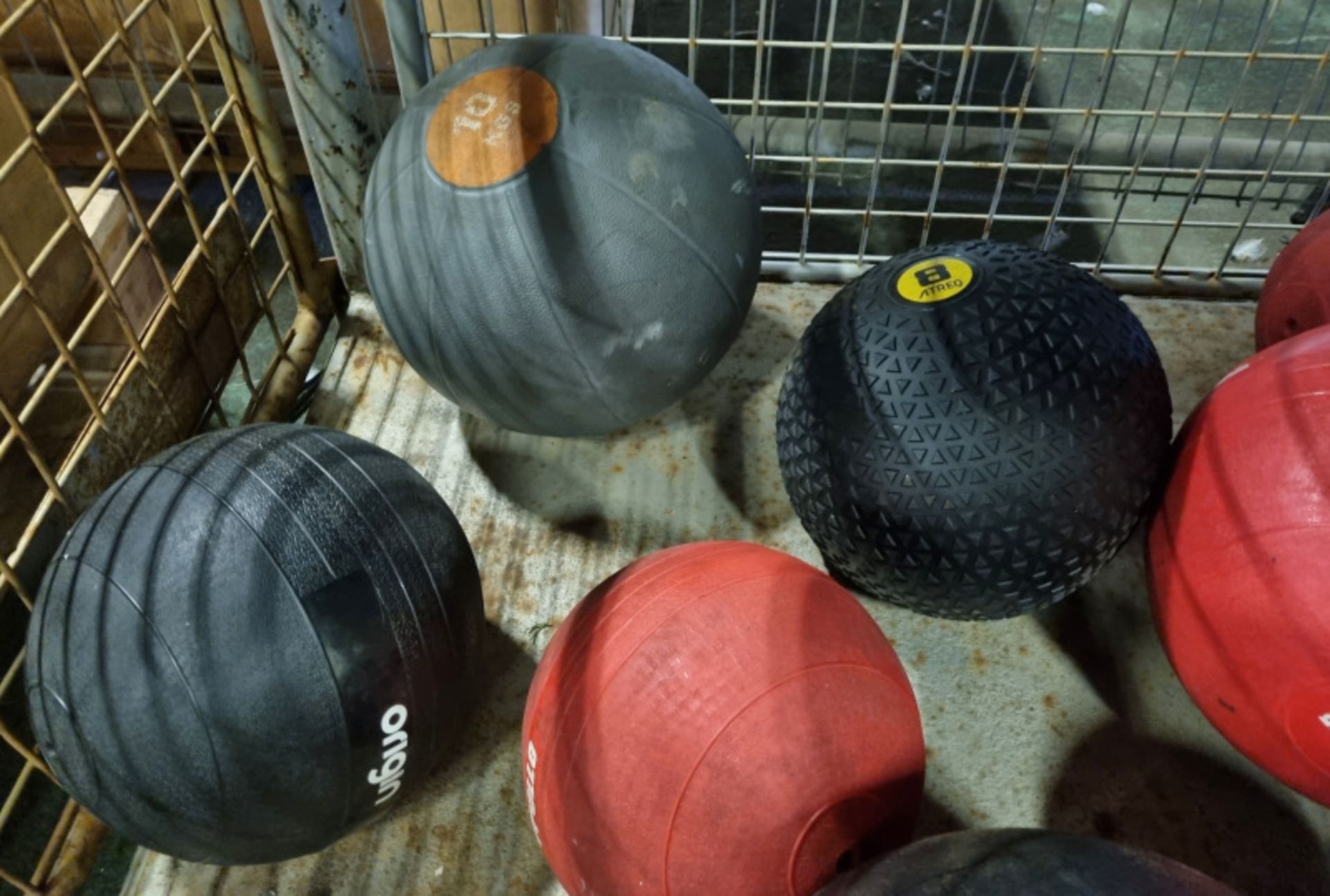 10 x Various weighted medicine balls - Image 3 of 5
