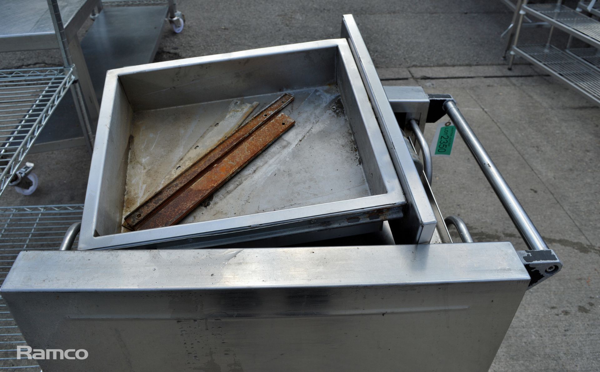 Spring loaded tray trolley 56x75x90 - AS SPARES - Image 6 of 8
