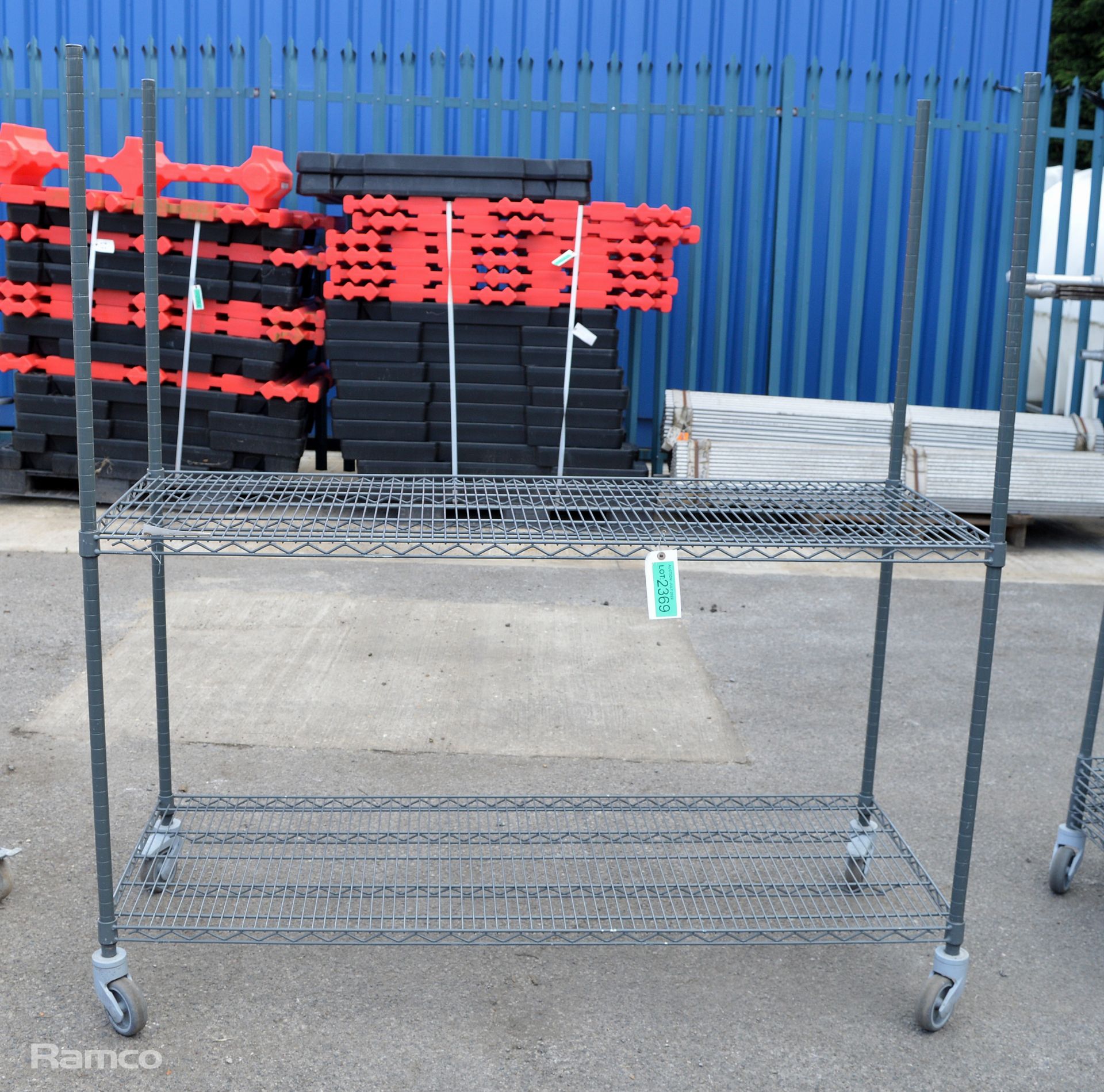 Mobile rack with 2x shelves L151 x W46 x H164cm