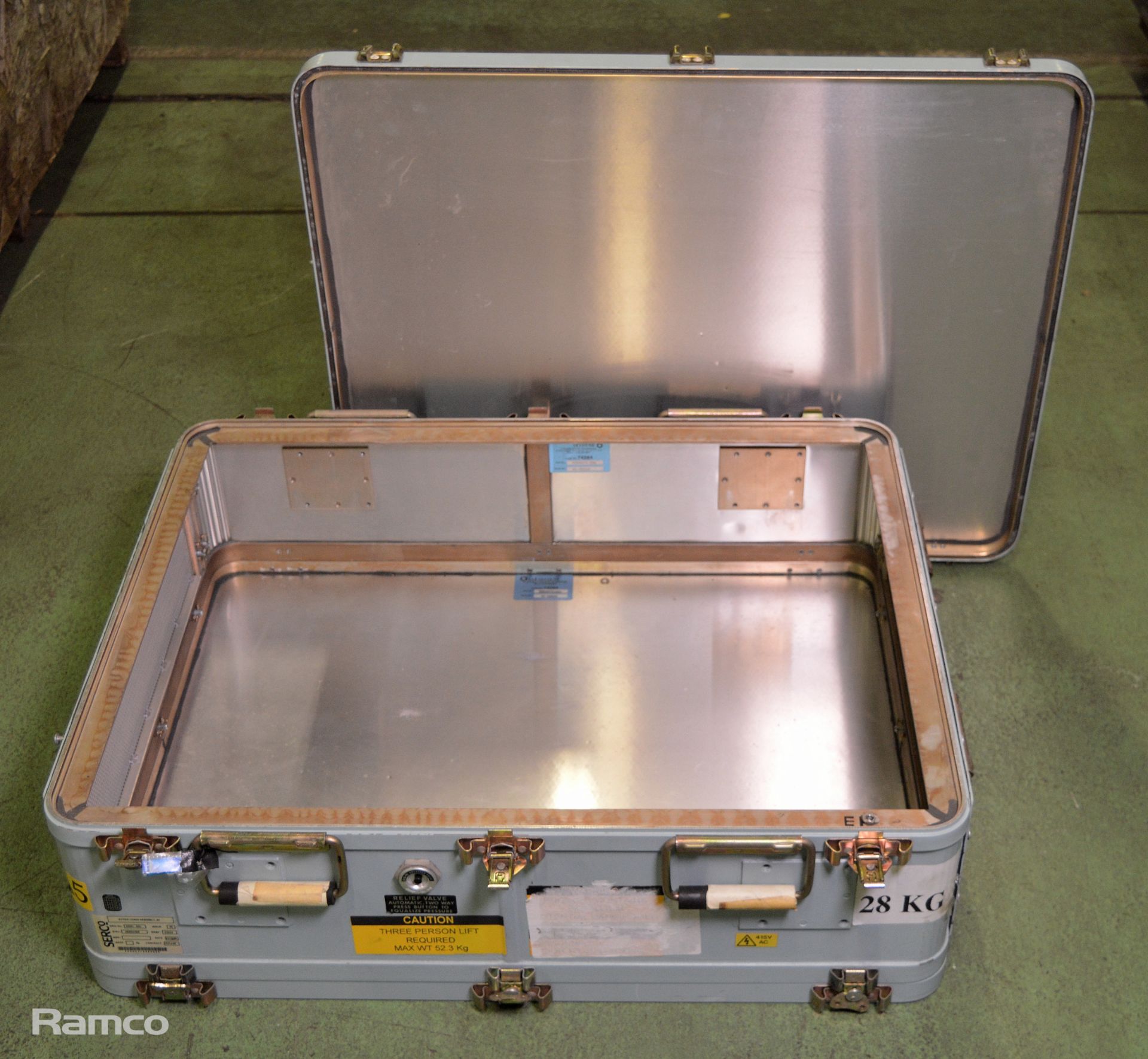 Aluminium heavy duty carry case - Image 2 of 3