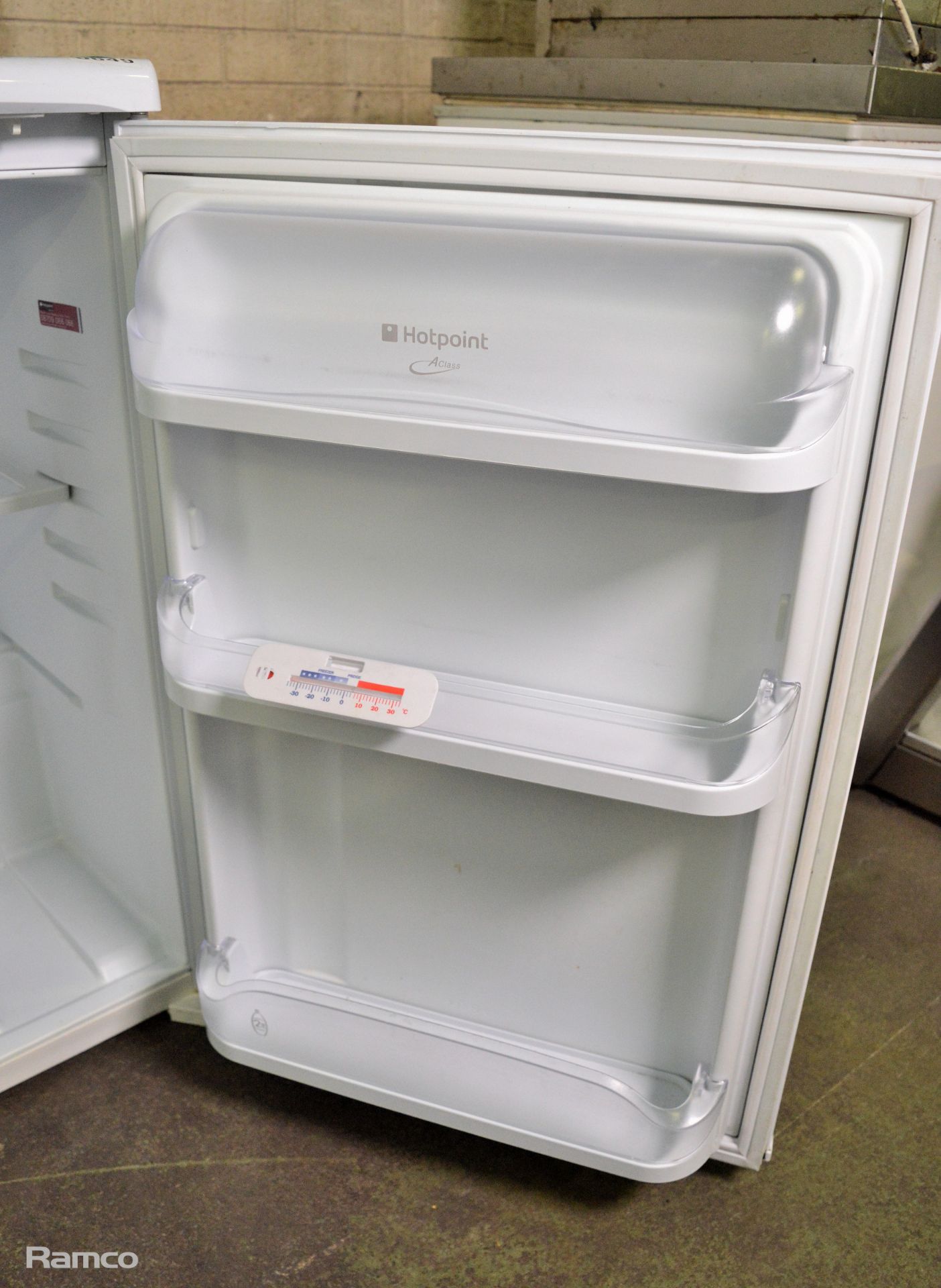 Hotpoint Rlav21 undercounter refrigerator 240V - Image 4 of 5