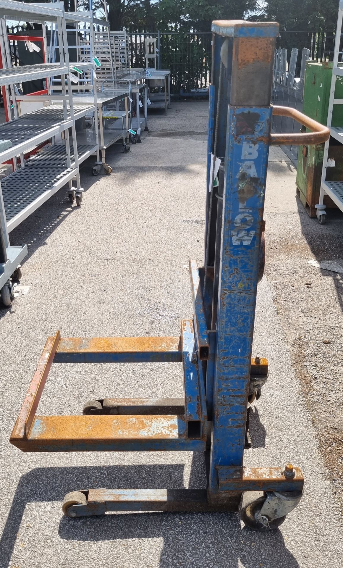 Barlow manual lifter