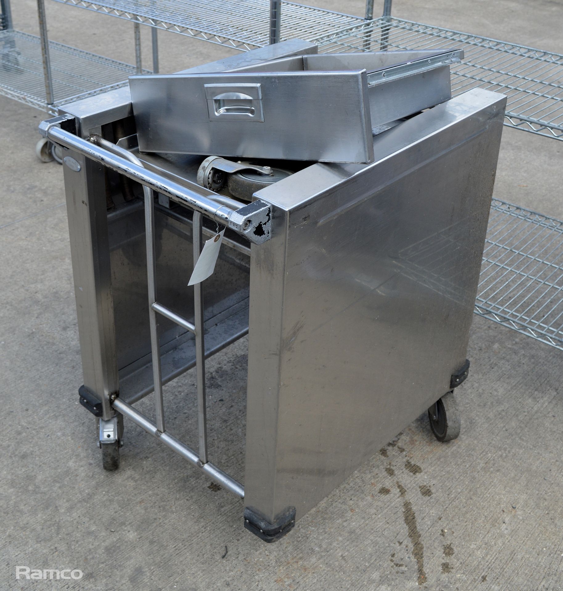 Spring loaded tray trolley 56x75x90 - AS SPARES - Image 2 of 8