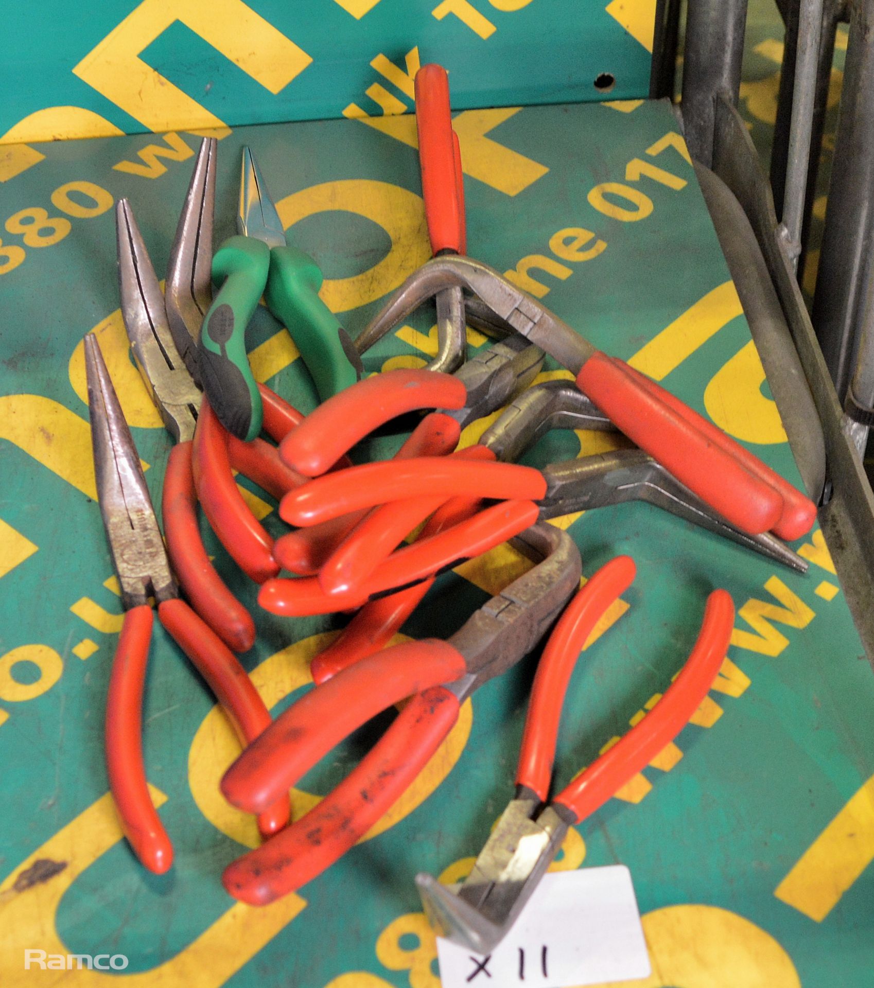 11x Long nosed curved pliers
