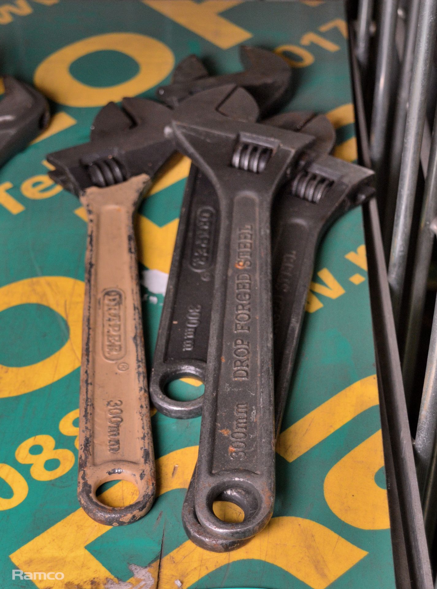 4x Adjustable wrenches