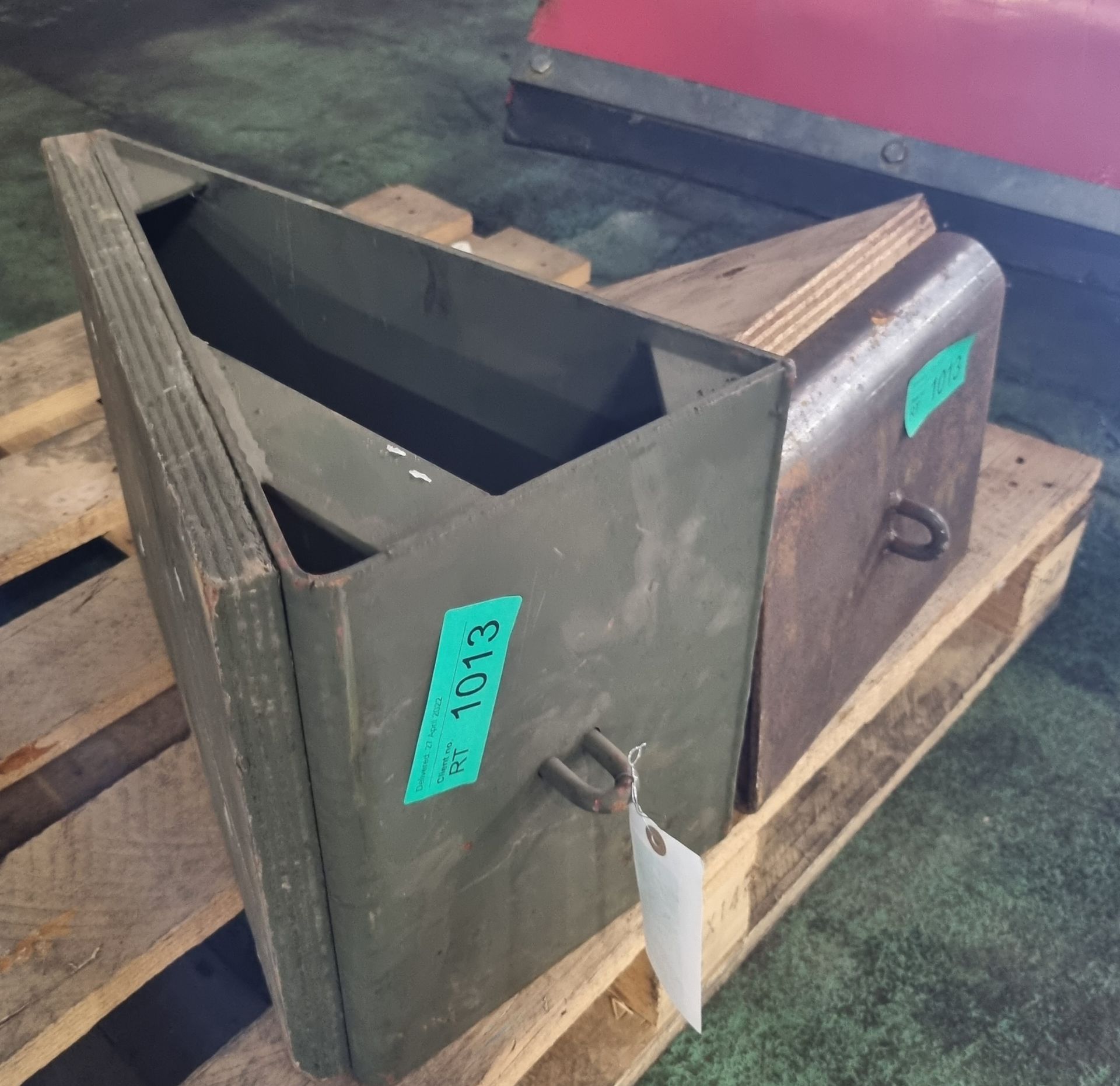 2x Heavy duty wheel chocks - Image 2 of 4