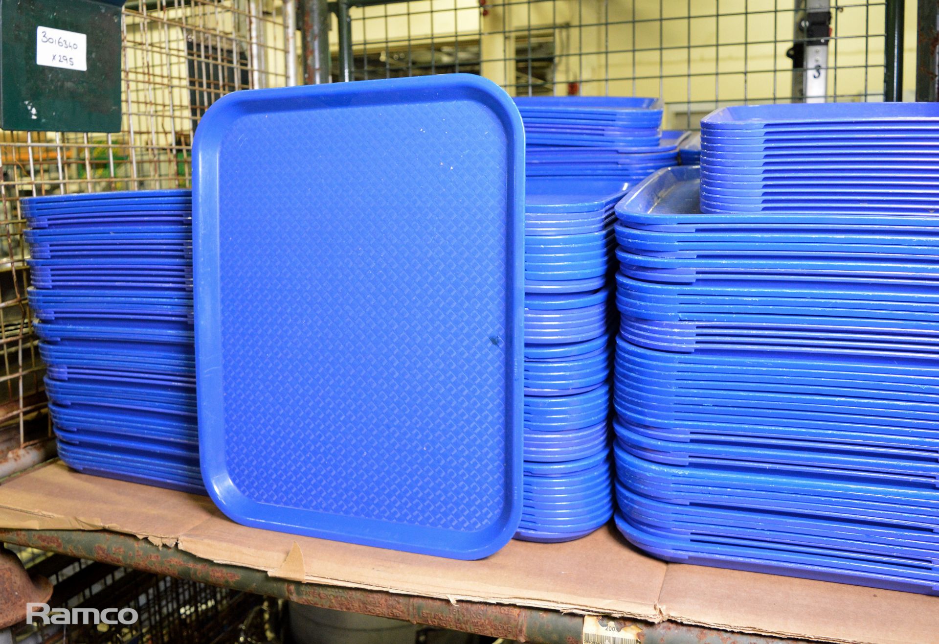 295x Canteen plastic trays - Image 3 of 4