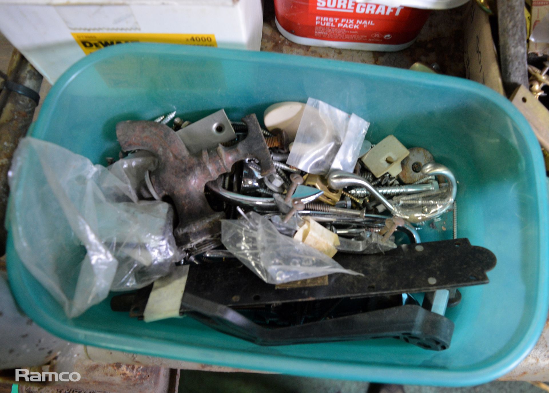 Various fasteners, nails, screws, clips - Image 8 of 8