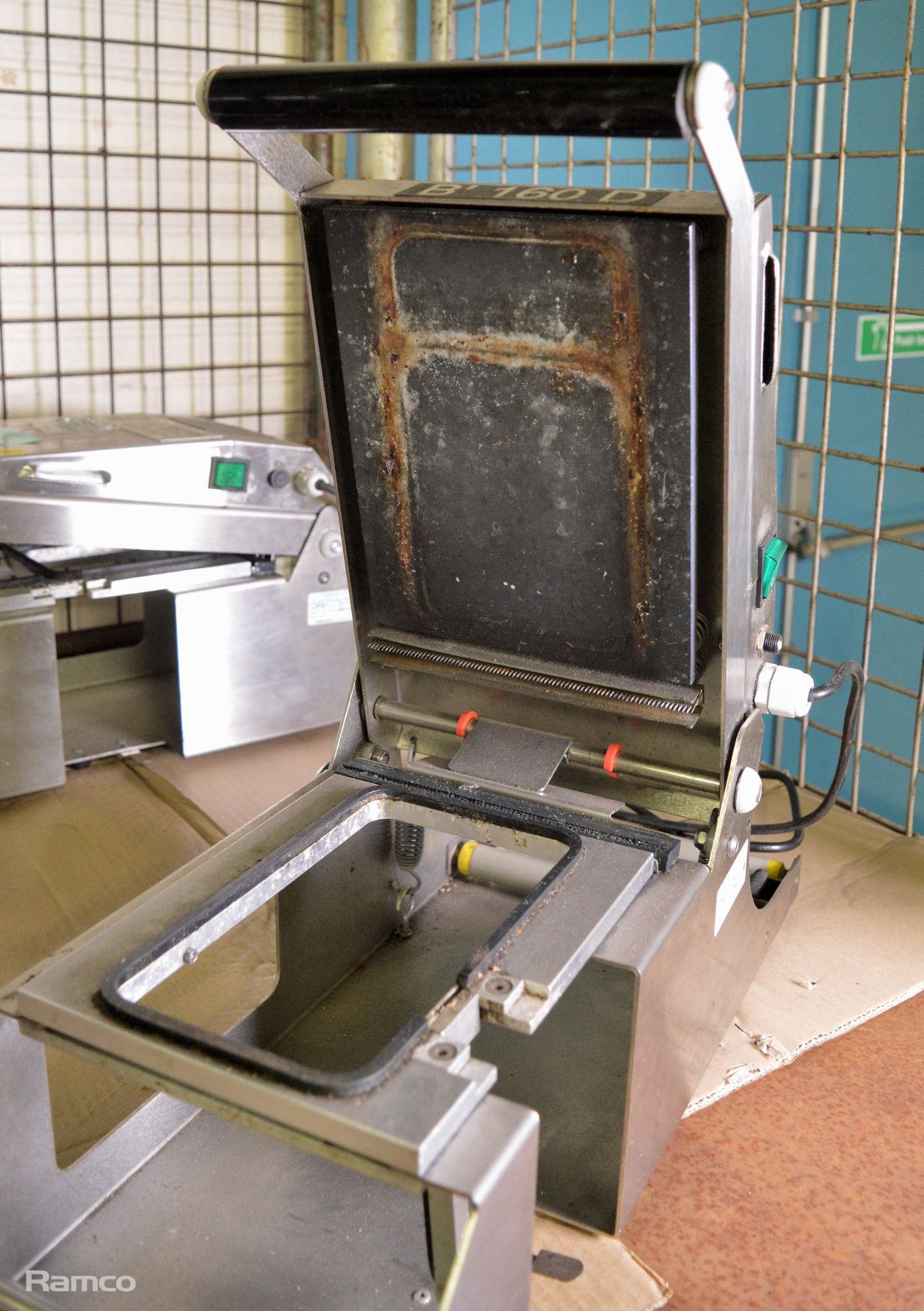 R H packing B 160 D tray sealing machine - Image 2 of 5