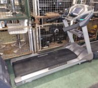 Spirit Fitness XT685 treadmill L80 x W190 x H145cm