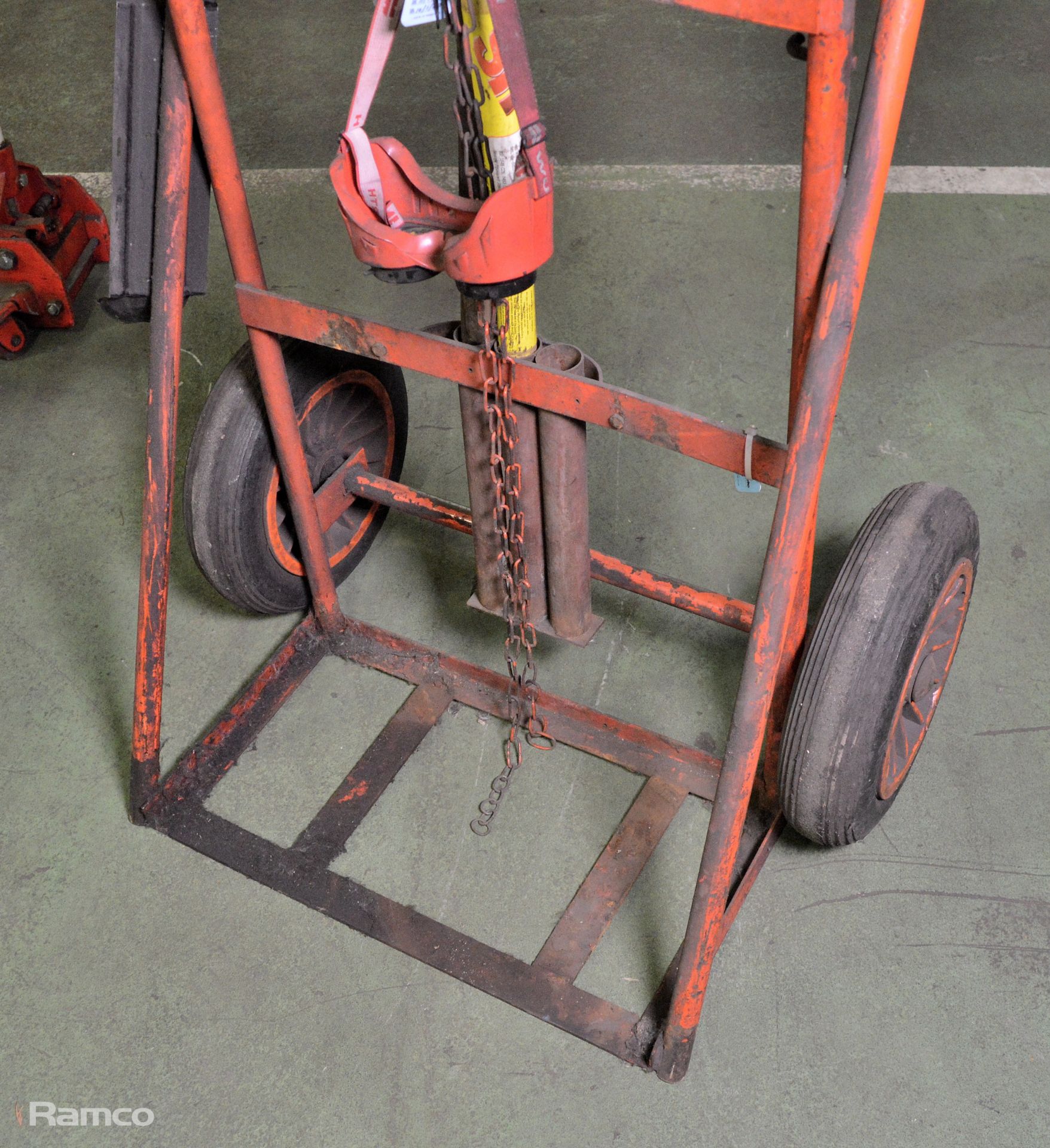 Welders cylinder trolley - Image 2 of 3