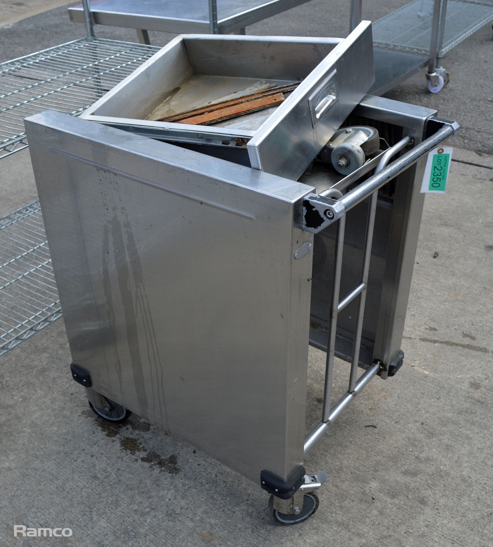 Spring loaded tray trolley 56x75x90 - AS SPARES - Image 3 of 8