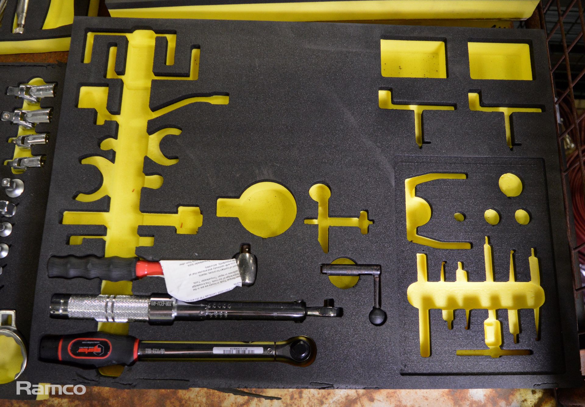 Various tools in foam trays - Image 5 of 8
