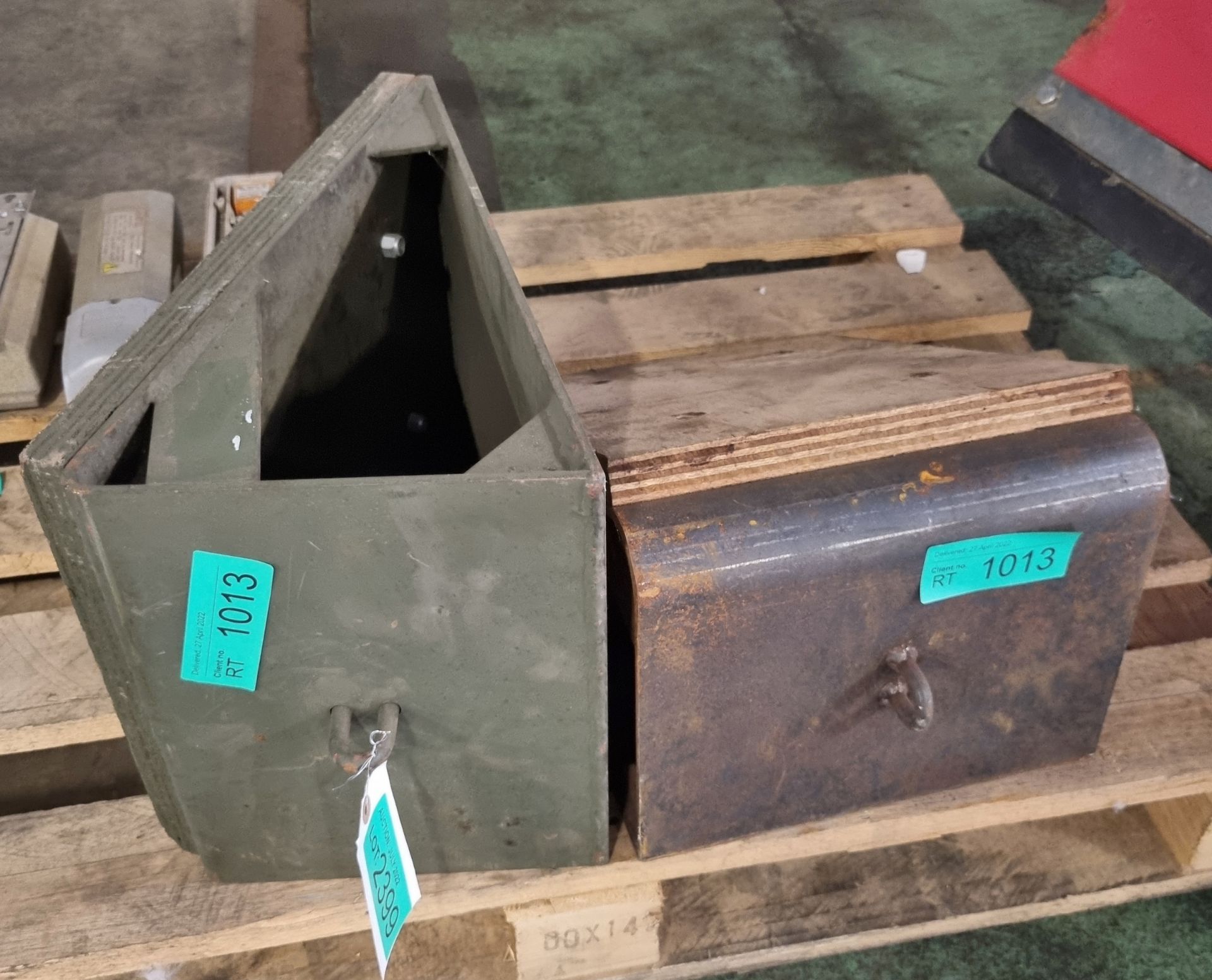 2x Heavy duty wheel chocks