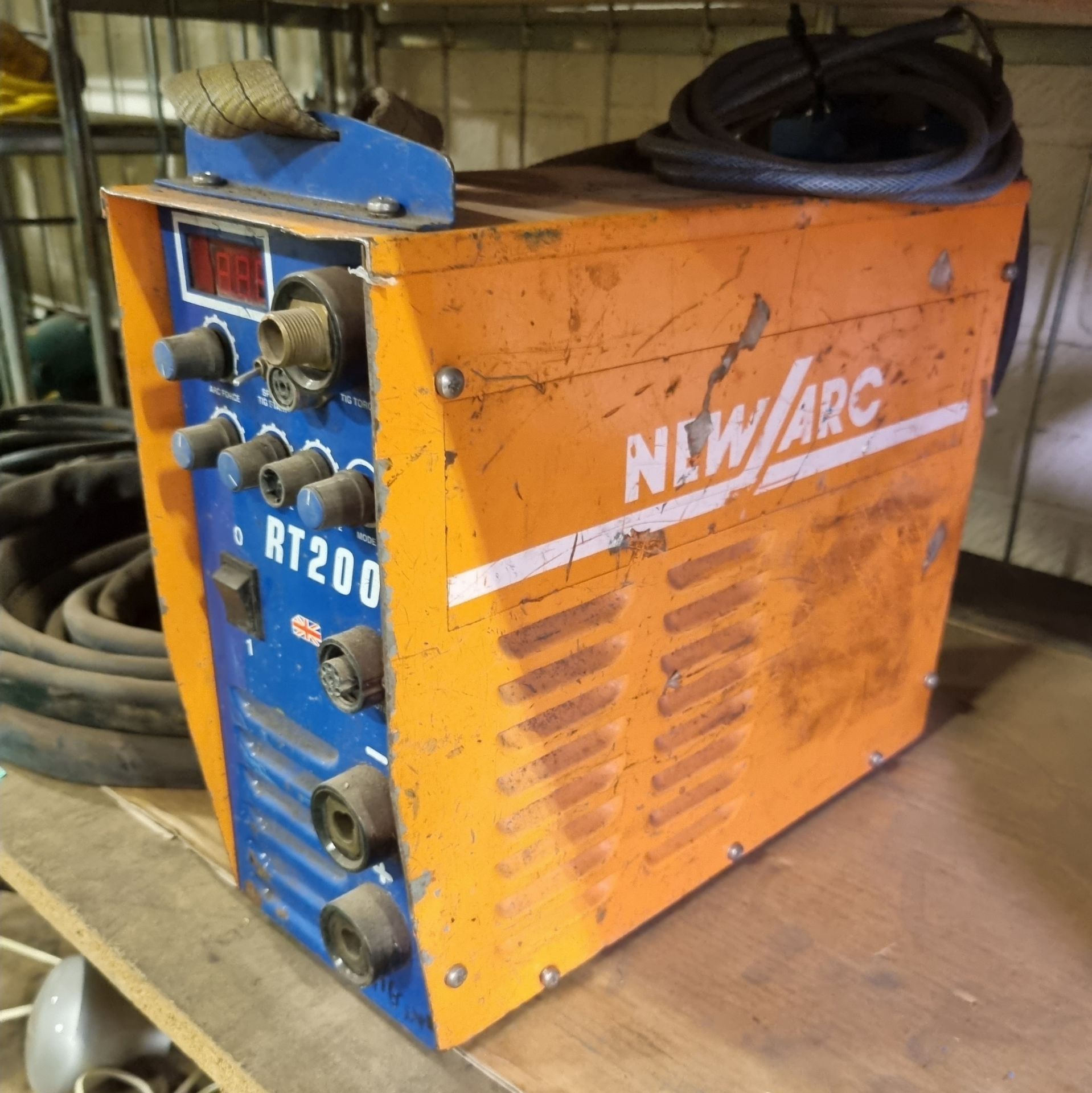 Newarc RT2000 tig/arc welder and attachments - Image 4 of 4