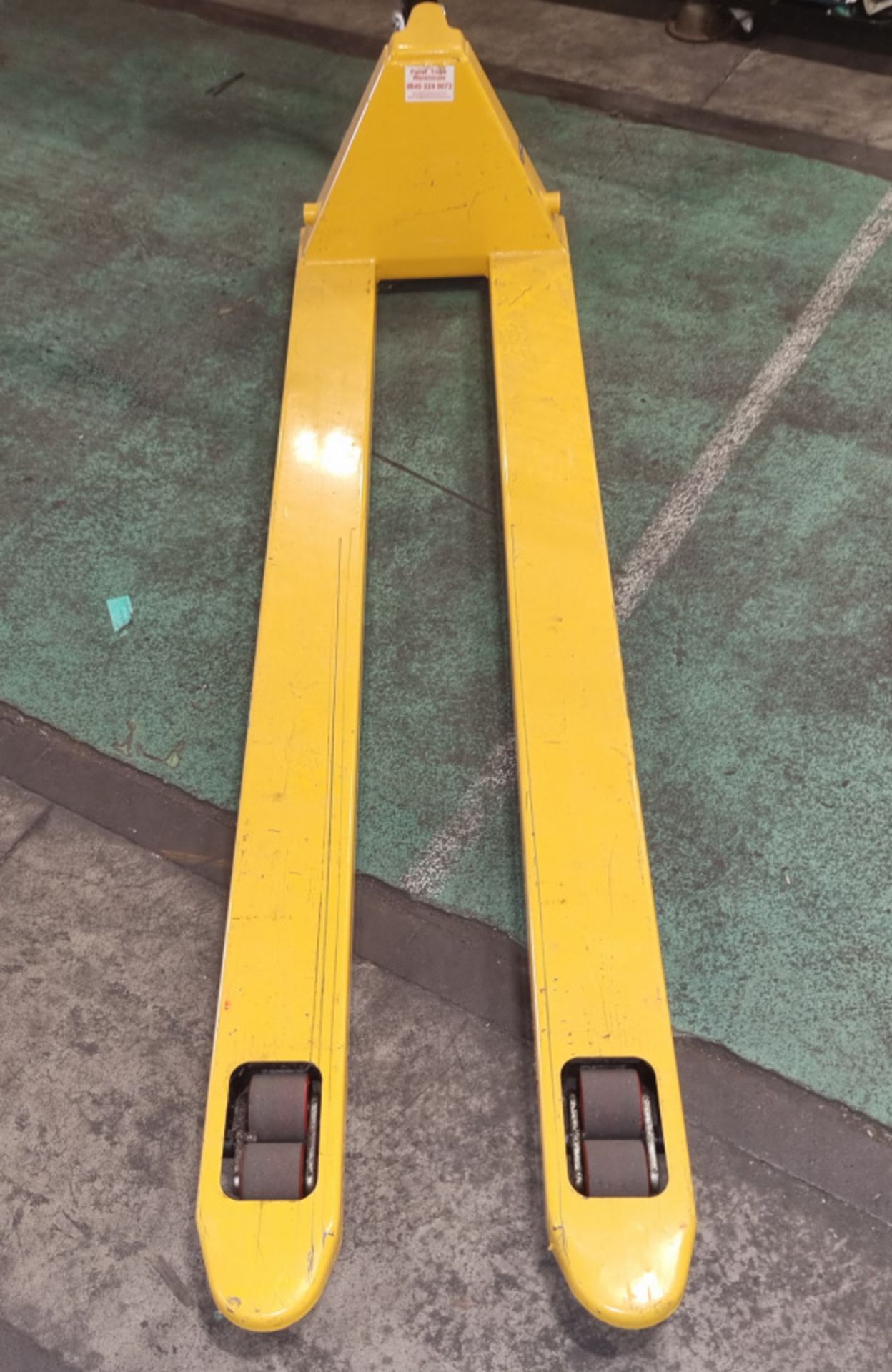 Extra long tine pallet truck - L 54 x W 236 x H 124 cm - Image 2 of 5