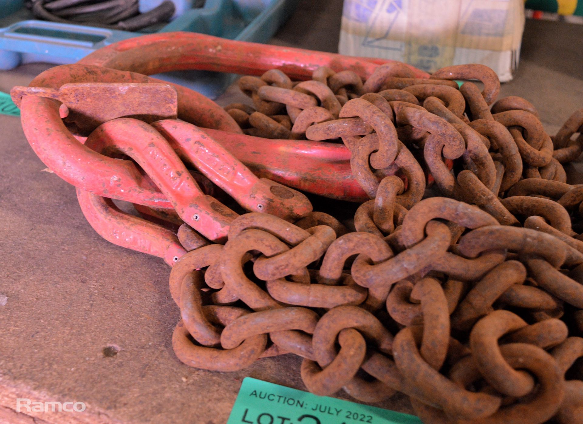 Lifting Chains and hooks - Image 2 of 3