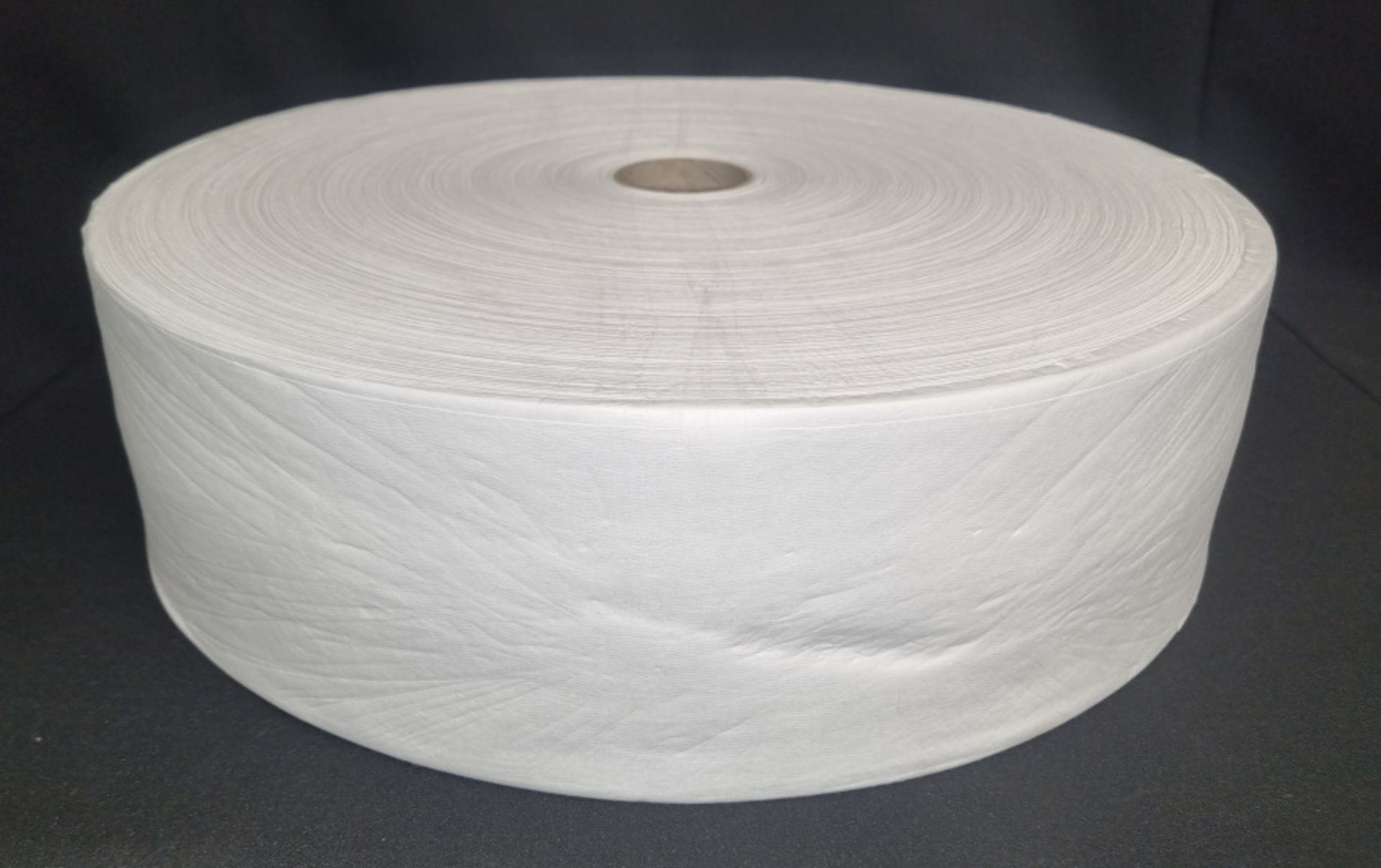 42x Rolls of 30GSM white Meltblown Polypropylene - L1500m - Image 3 of 4